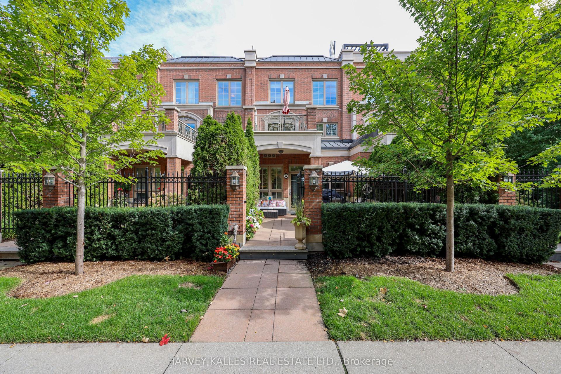 21 Burkebrook Place TH9 #TH9, Toronto — Condo Town for sale, photo 1