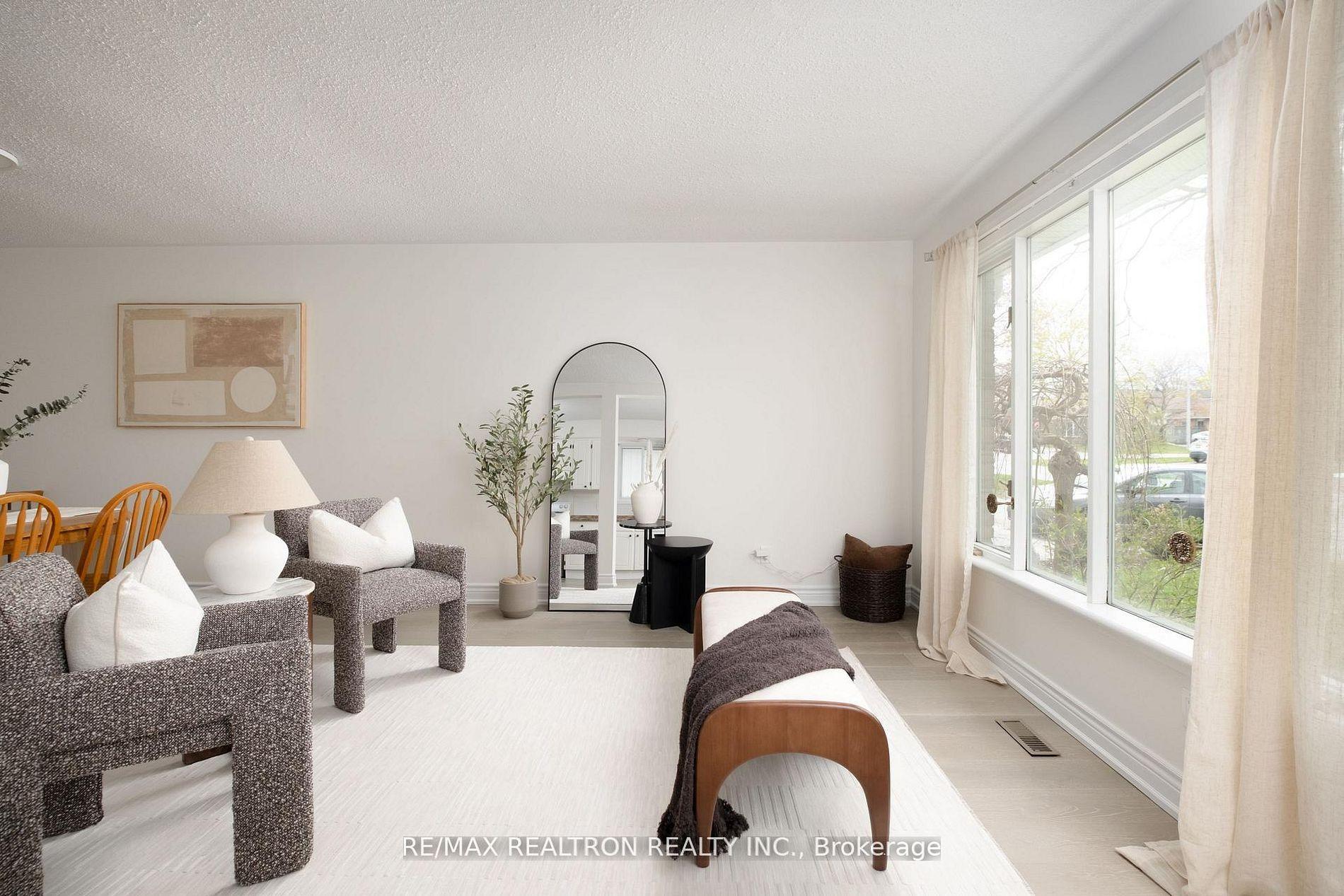 8 Courtice Crescent — photo 1