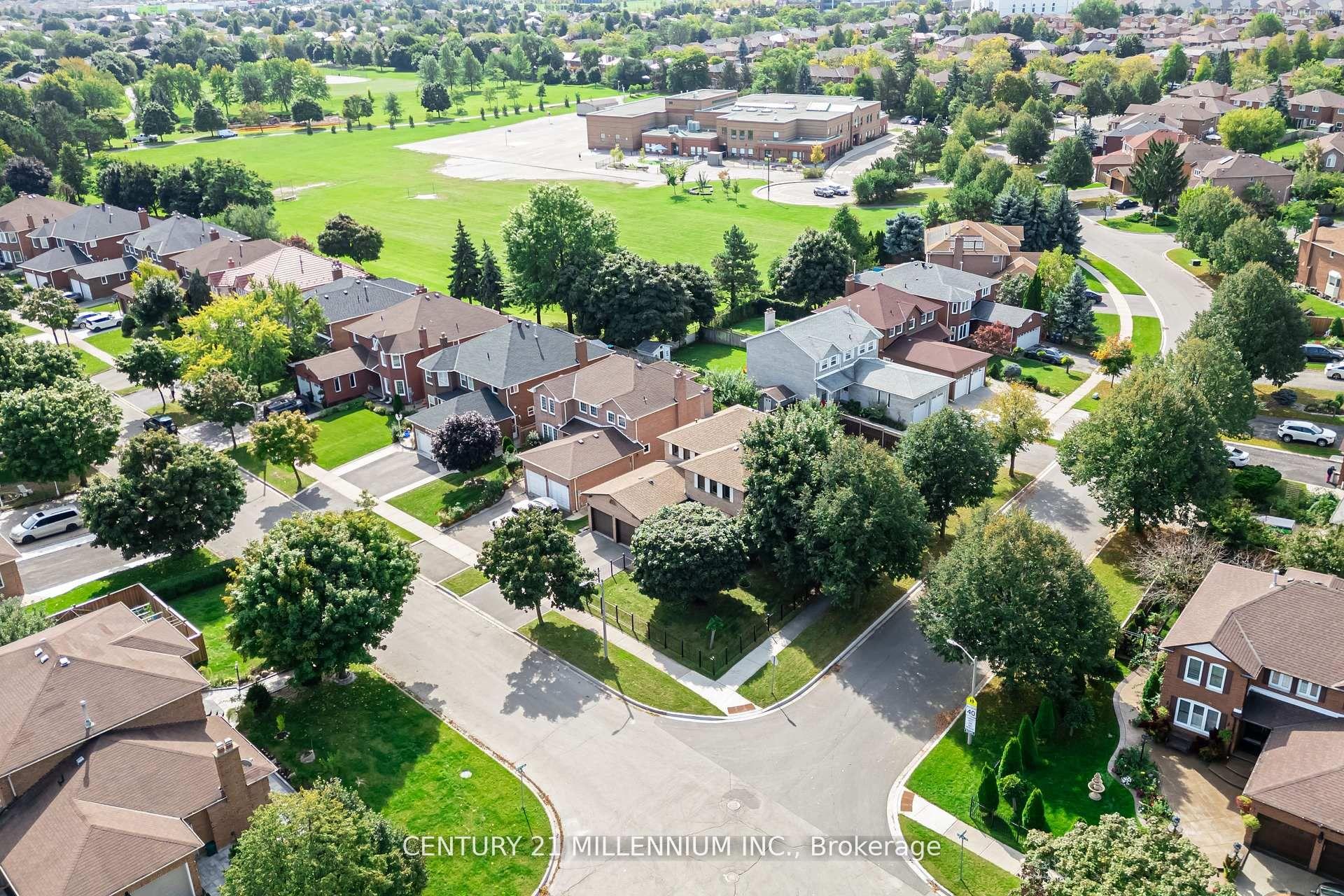 10 Phelps Drive — photo 1