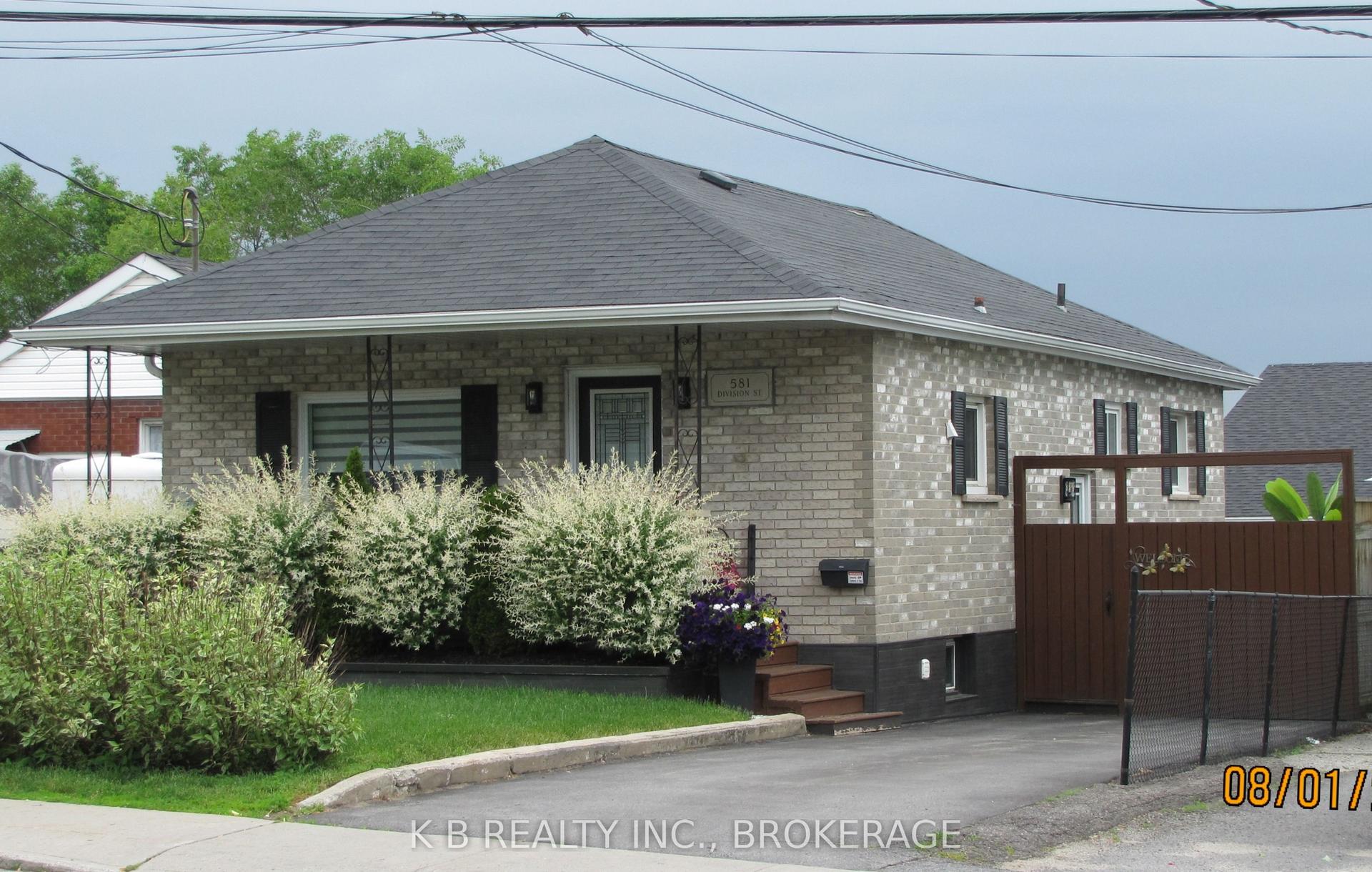 581 Division Street — photo 1