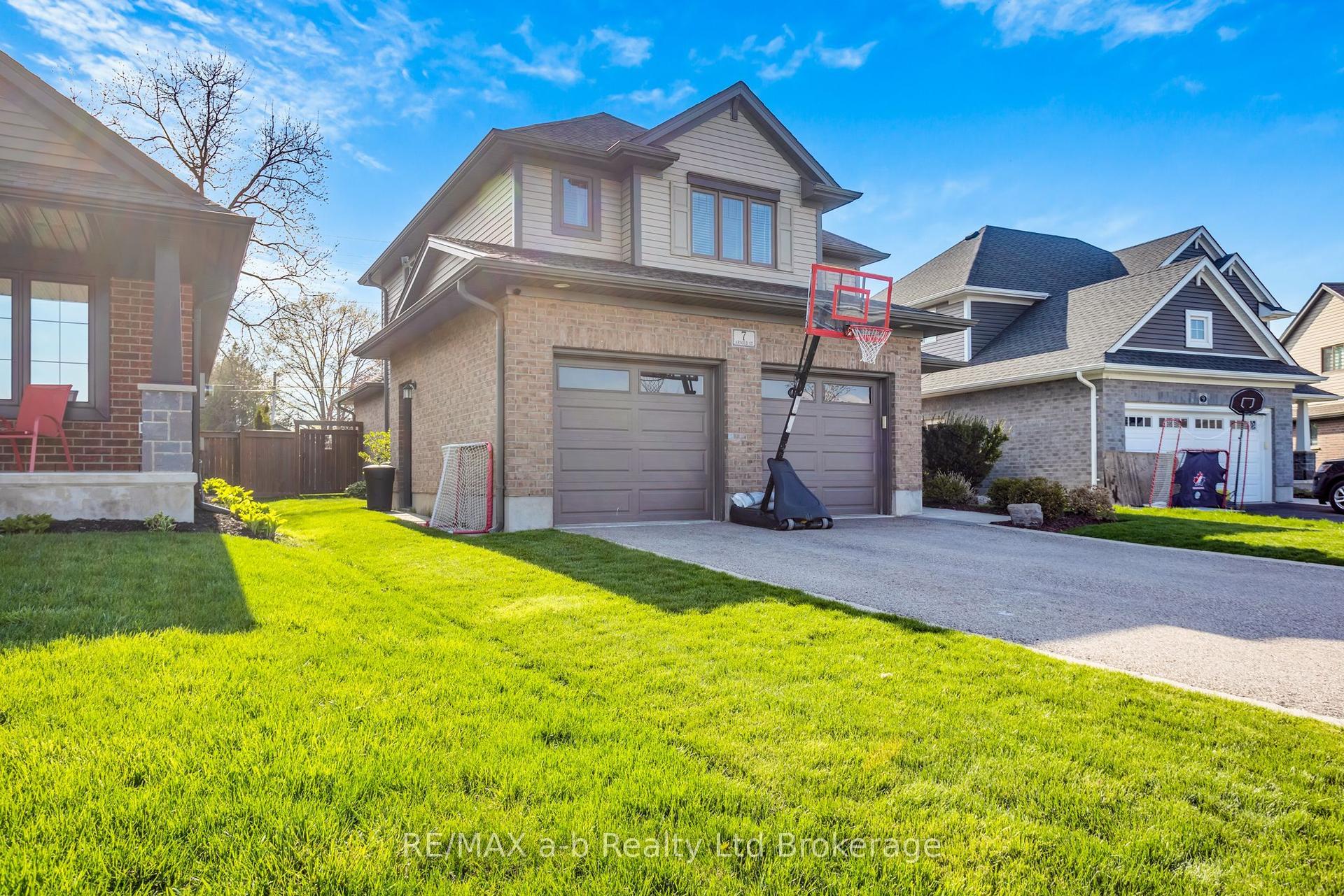 7 Arnold Street — photo 1