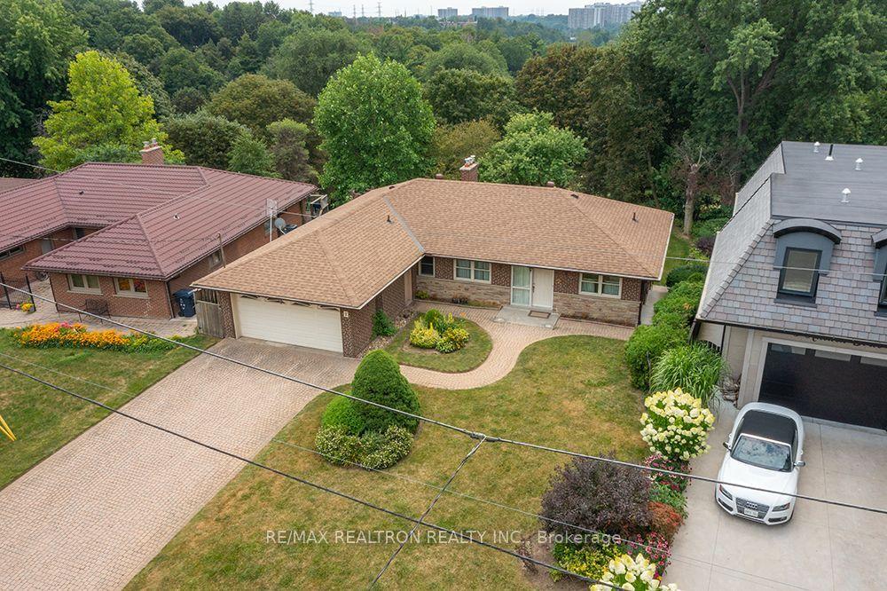 7 Anewen Drive, Toronto — Detached for sale, photo 1