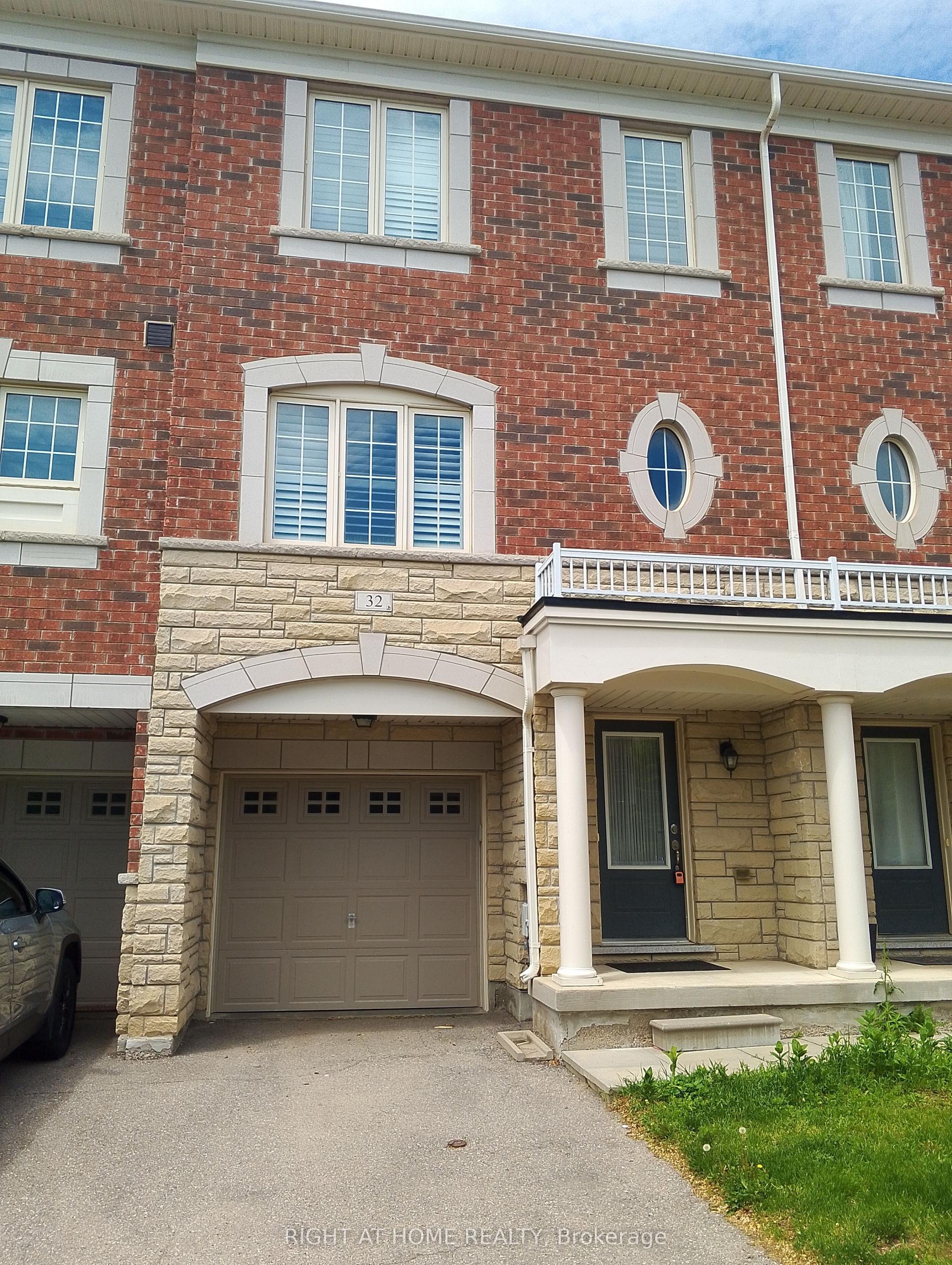 32 Aspen Hills Road, Brampton — Condo Town for lease, photo 1