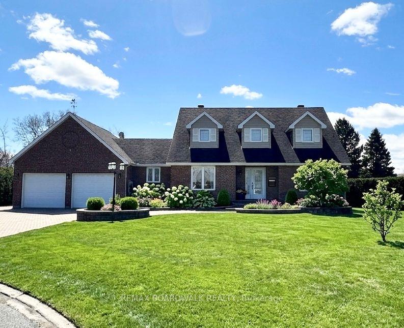 32 Faucher Boulevard — photo 1