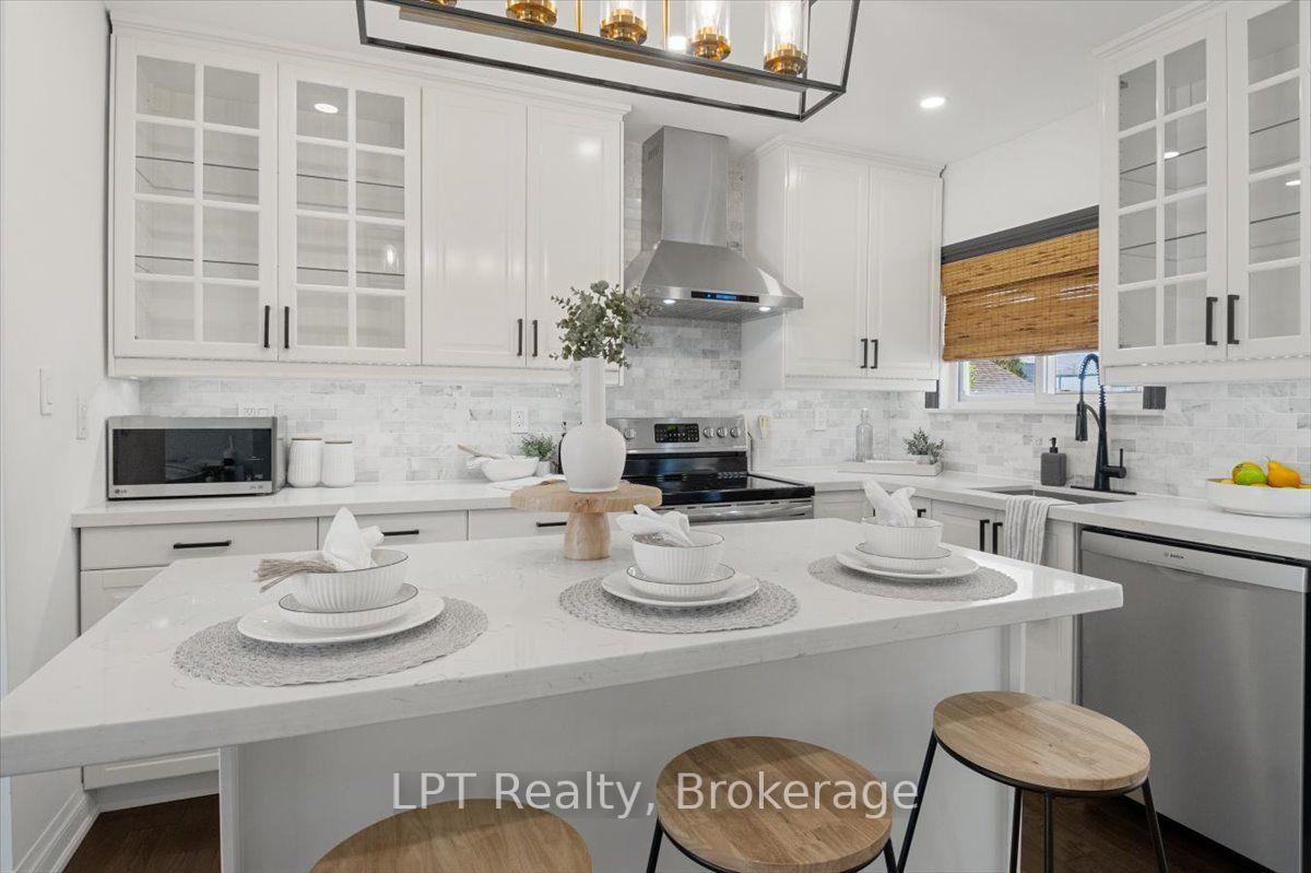 667 Wickens Avenue, Burlington — Detached for sale, photo 1