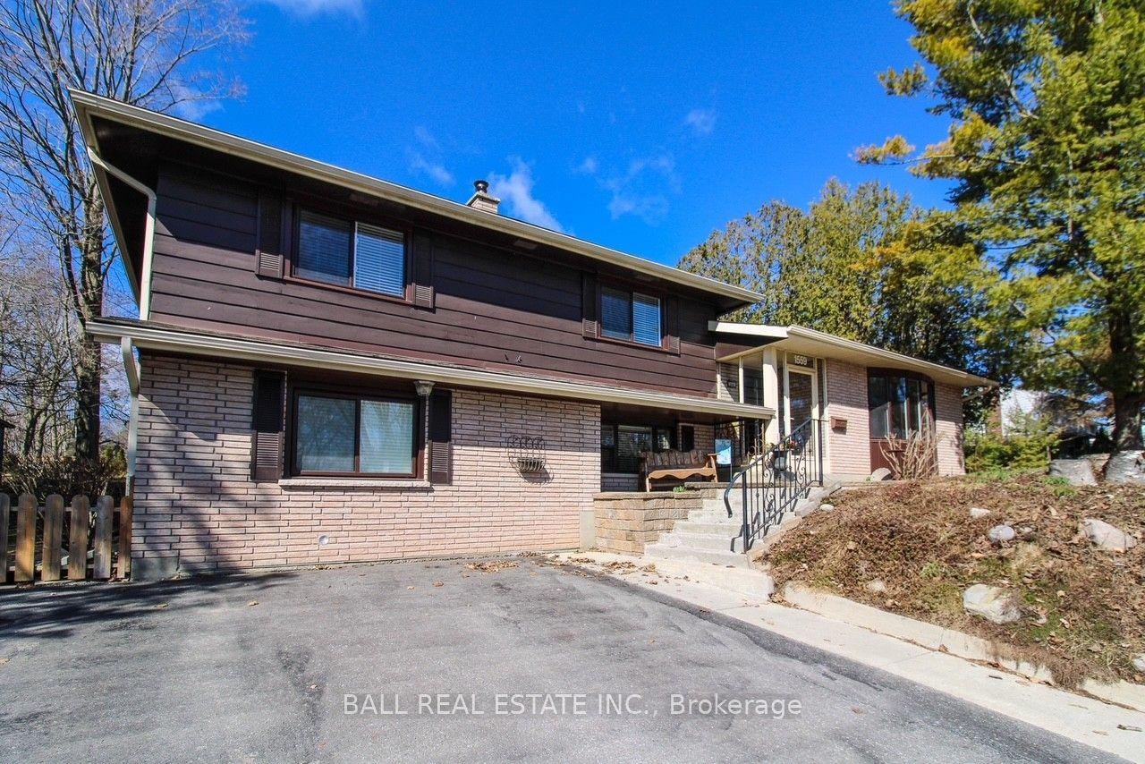 1559 Westbrook Drive — photo 1