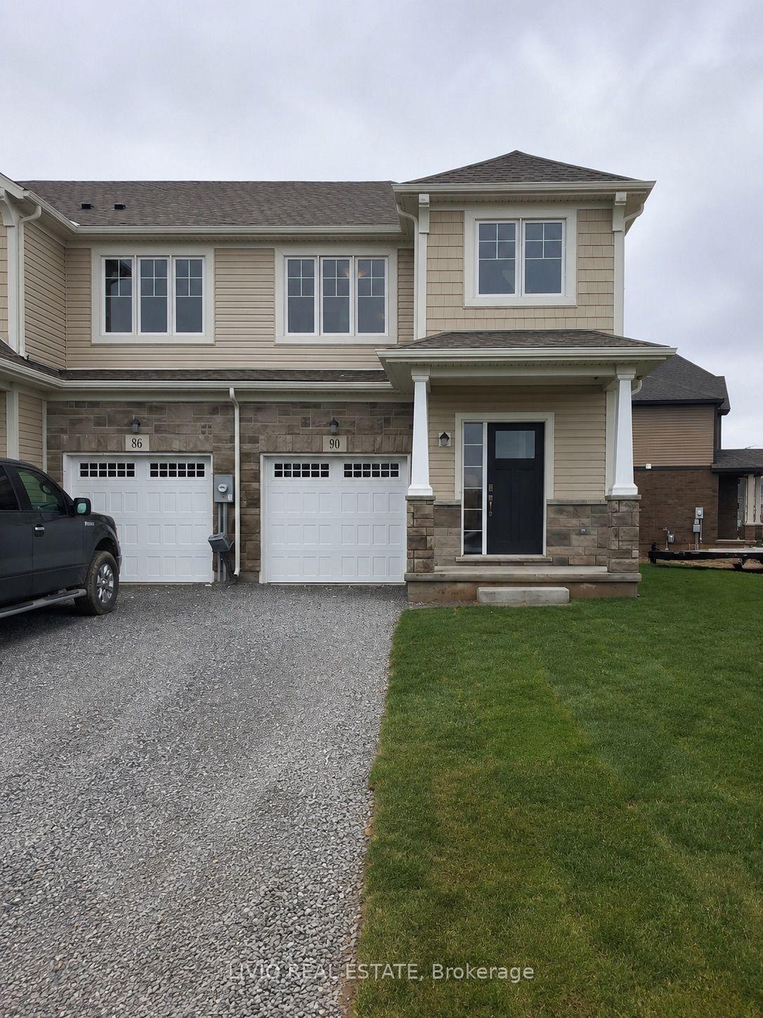 90 Alicia Crescent — photo 1