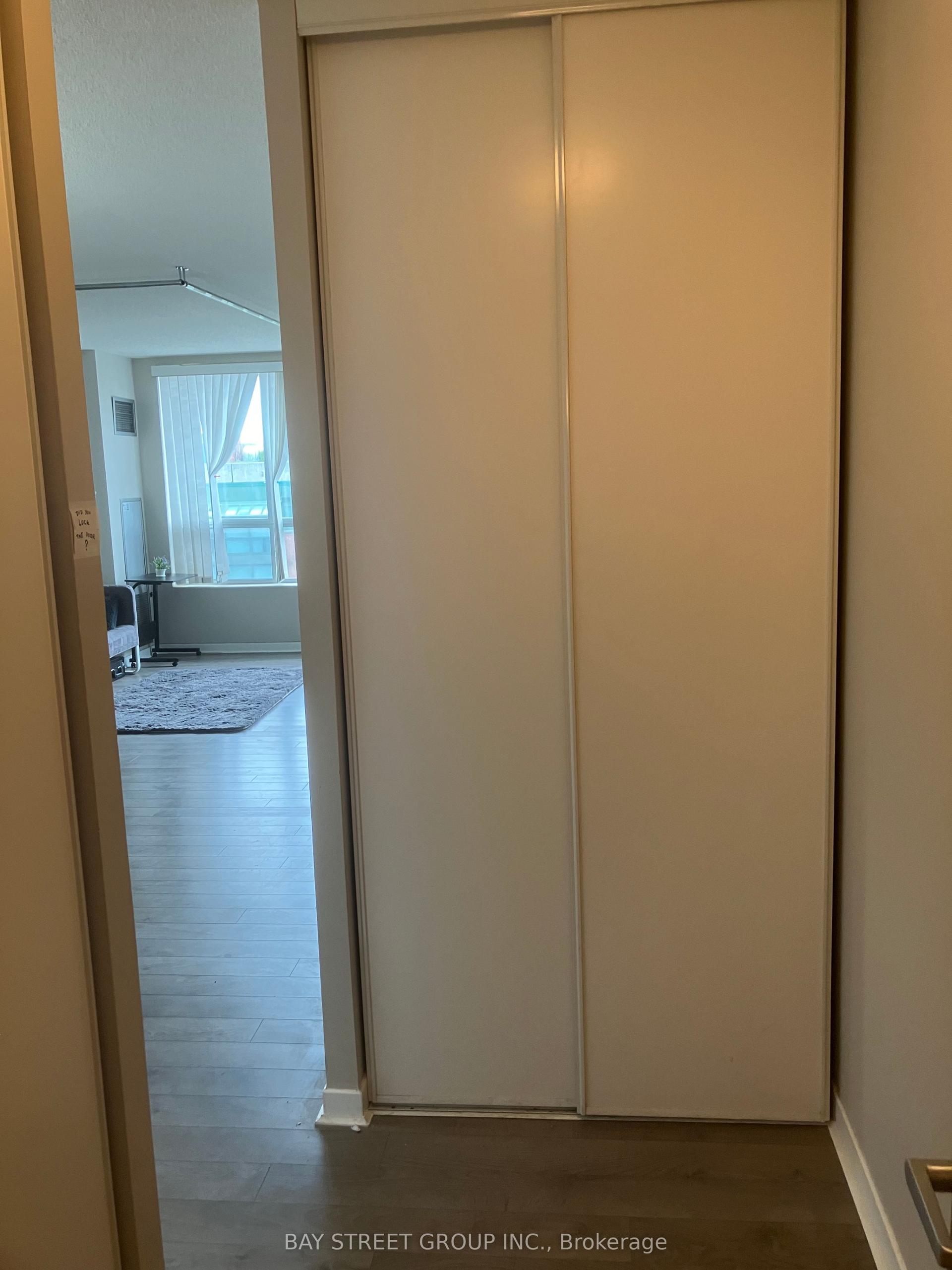 284 Bloor Street W 902 #902 — photo 1