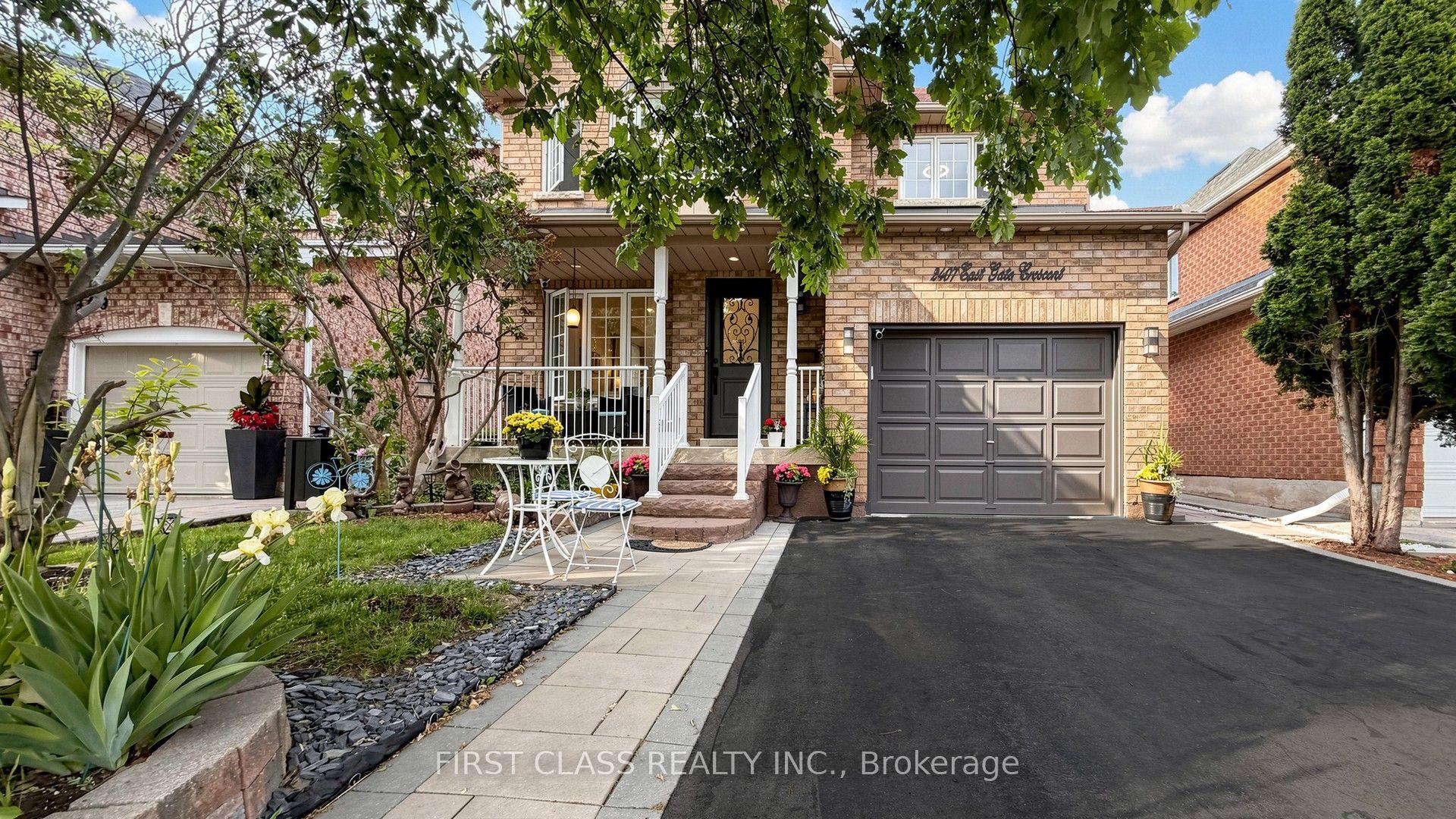 2407 East Gate Crescent — photo 1