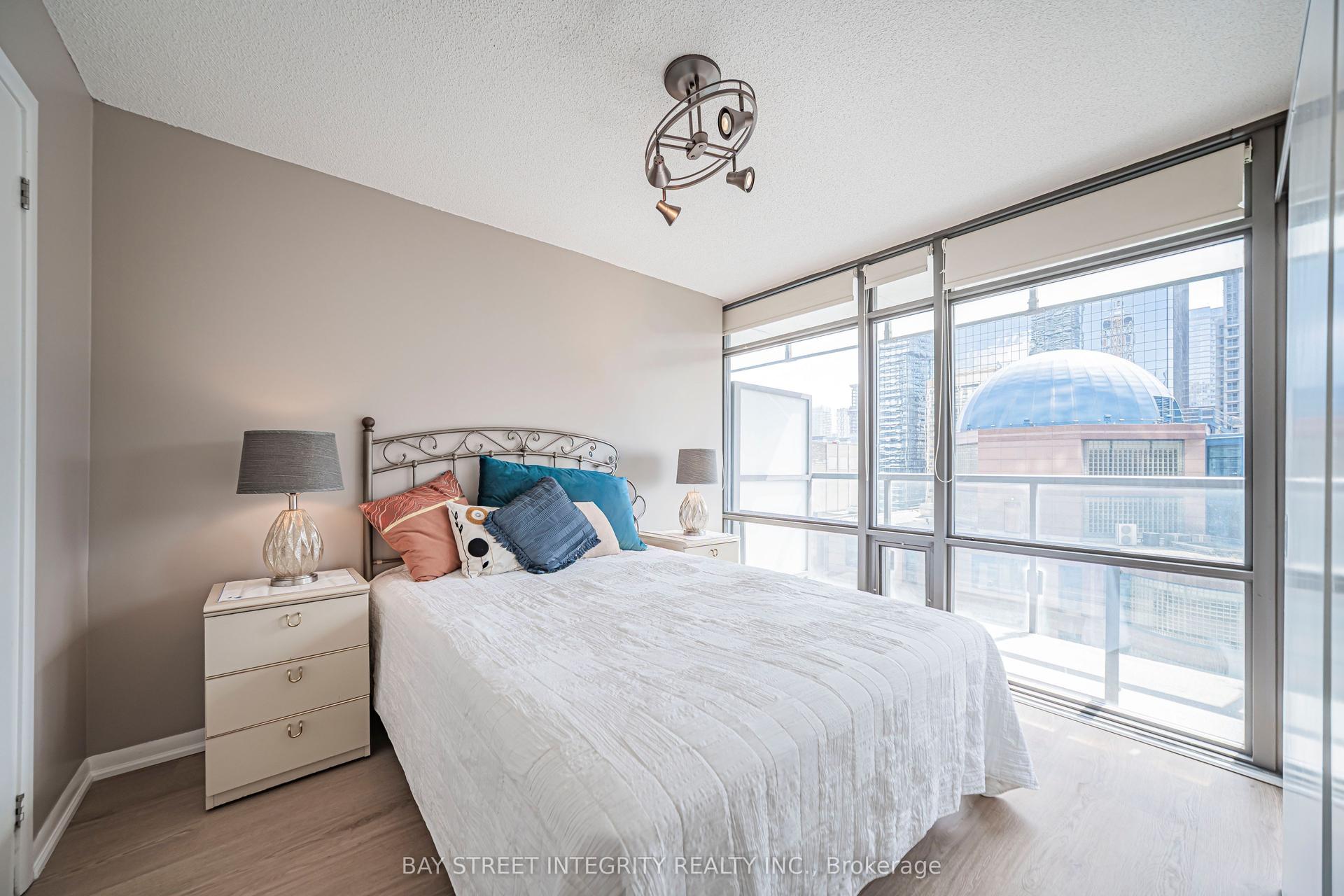 38 Grenville Street 1406 #1406, Toronto — Condo for sale, photo 1