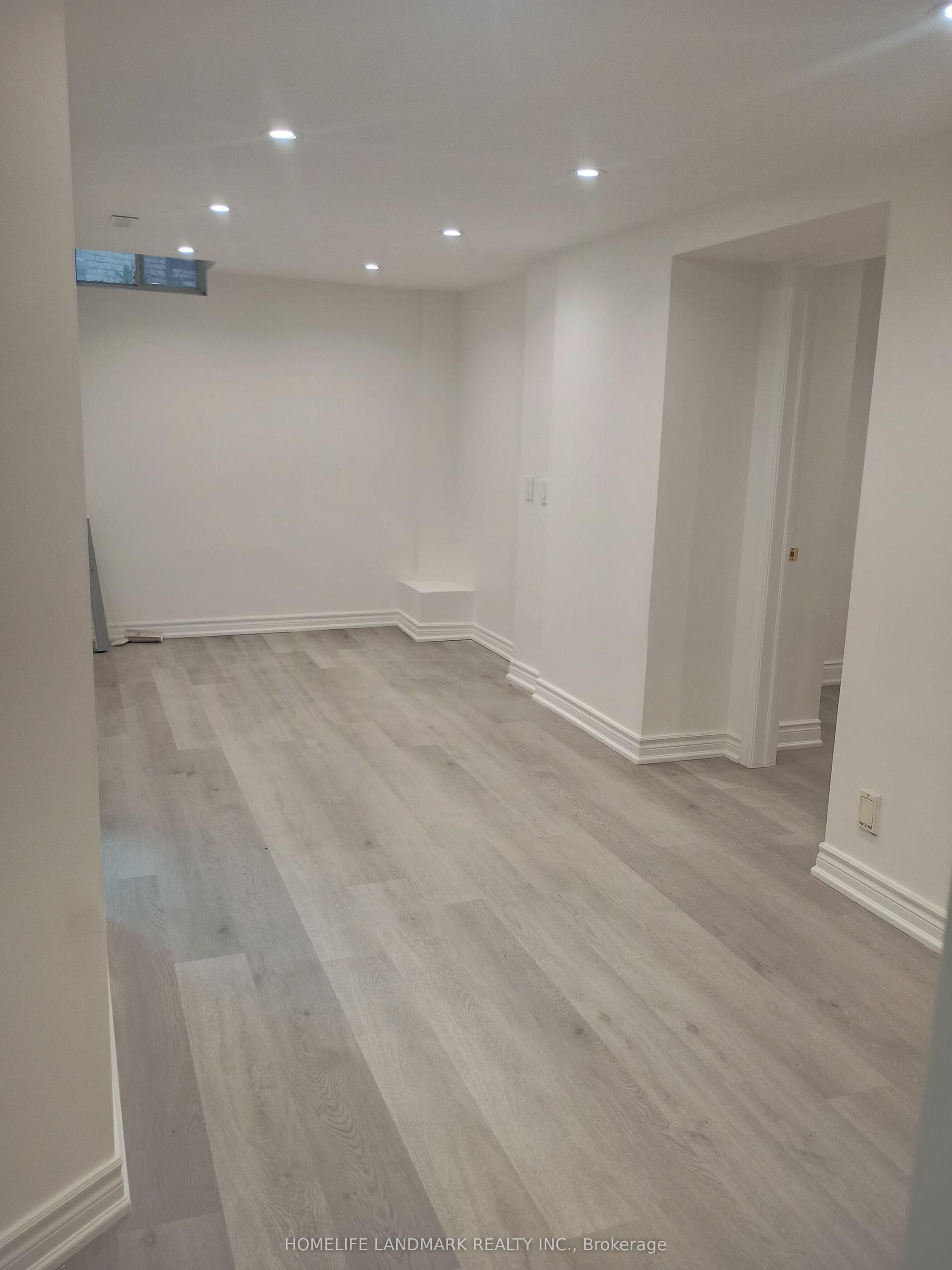 112 Holm Crescent — photo 1