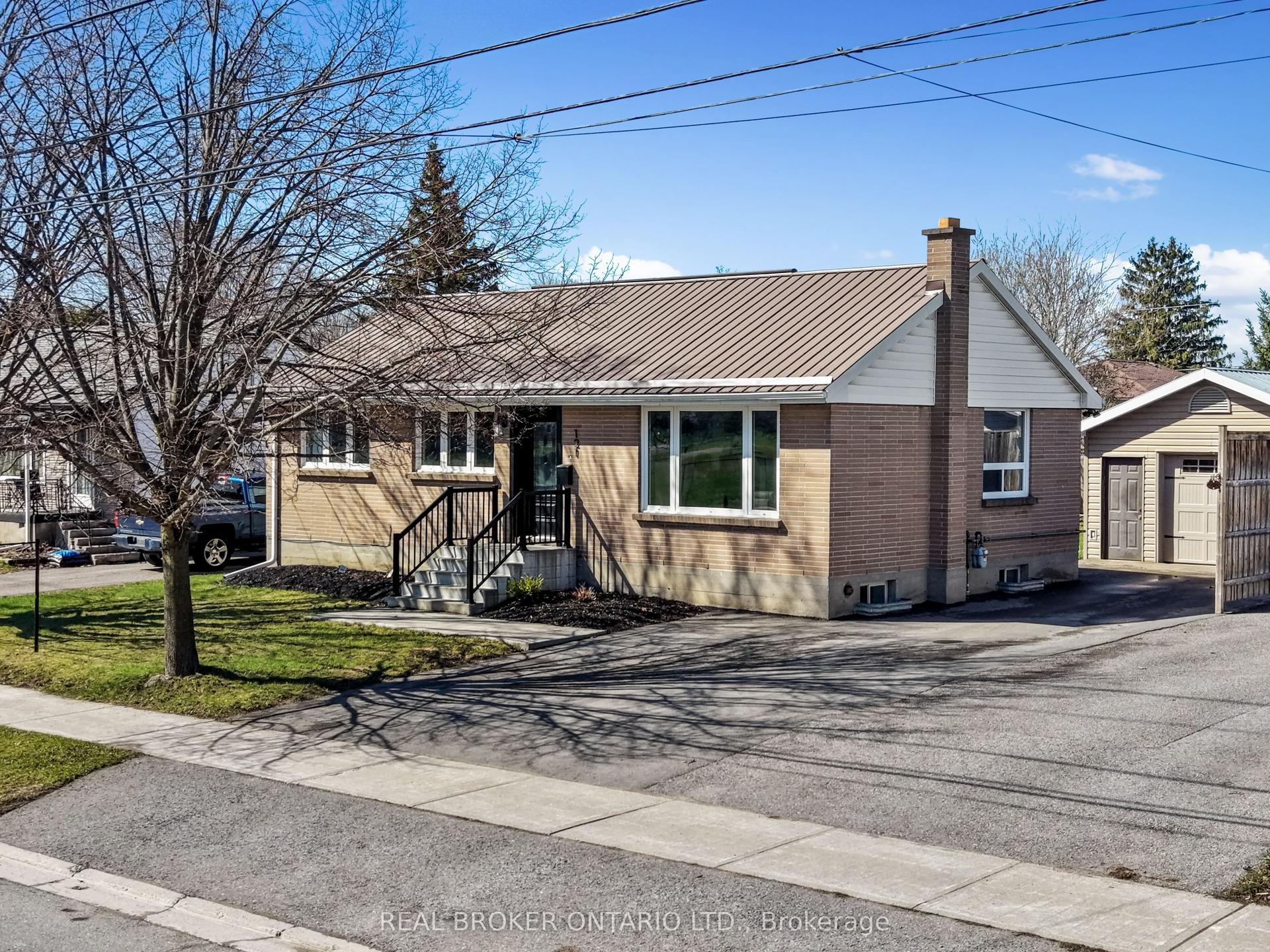 121 Goodfellow Road E, Peterborough — Detached for sale, photo 1