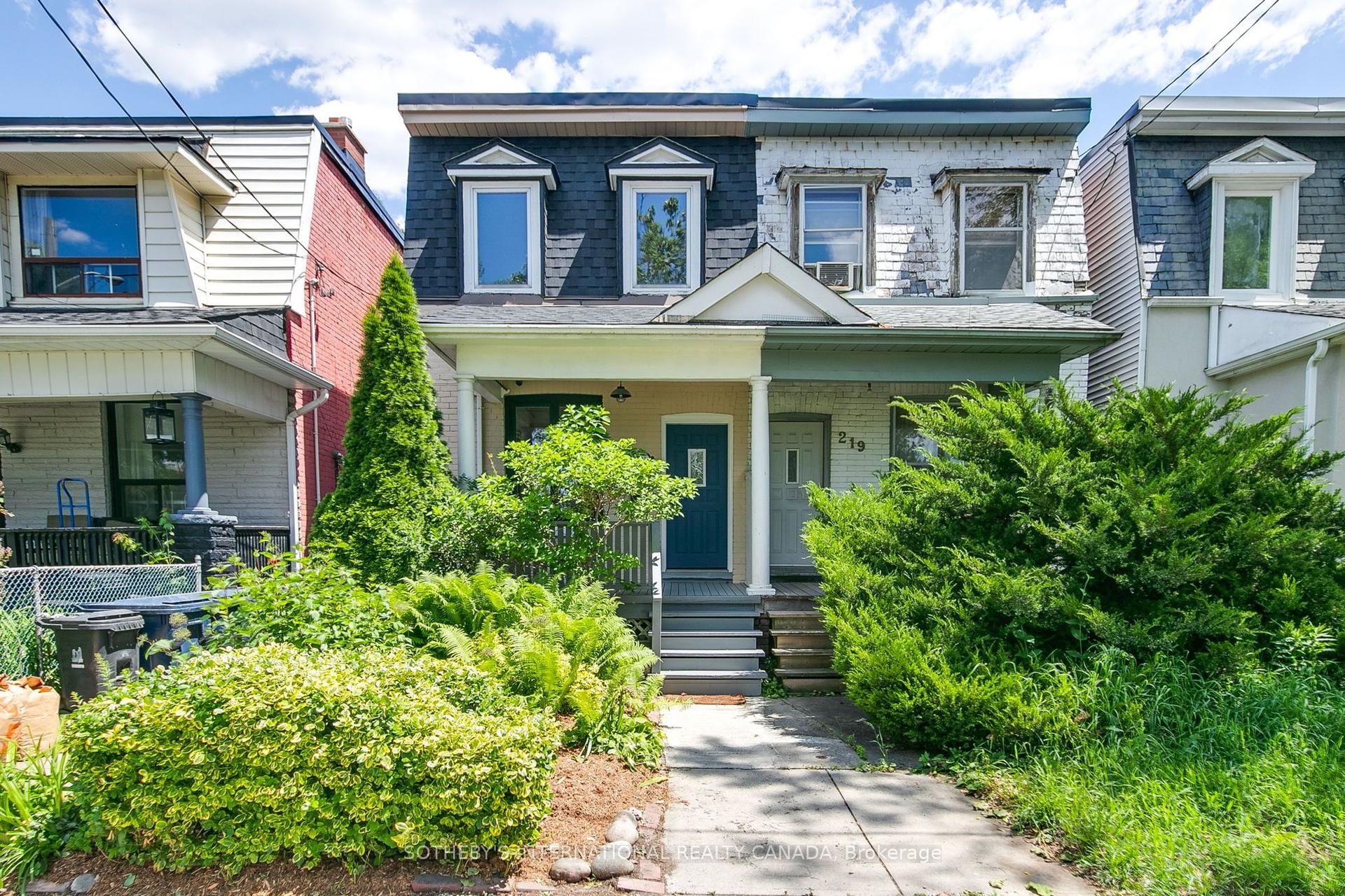 221 Booth Avenue — photo 1