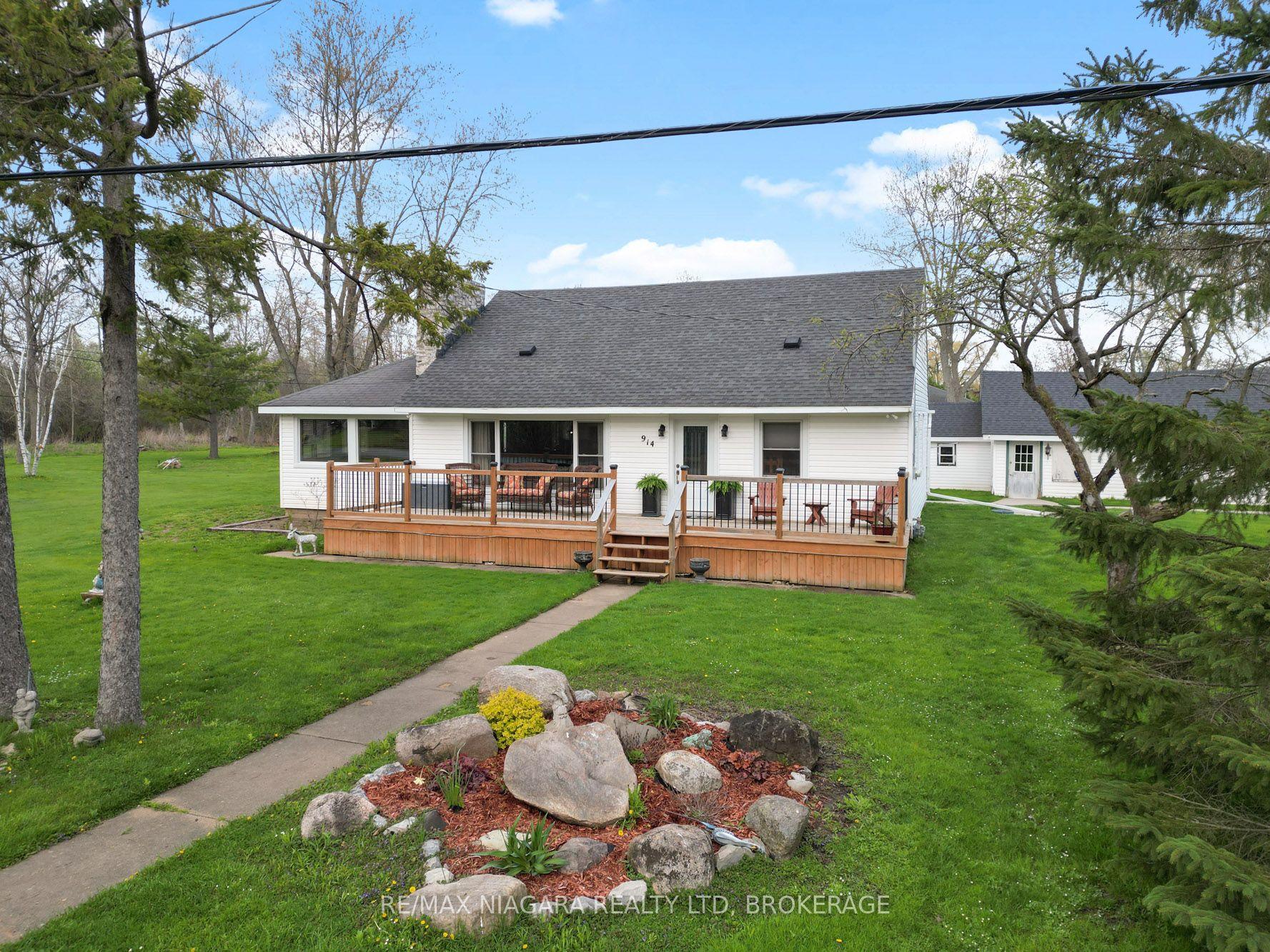 914 Oakhill Boulevard E — photo 1