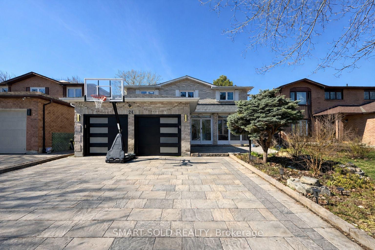 24 Normandy Crescent — photo 1