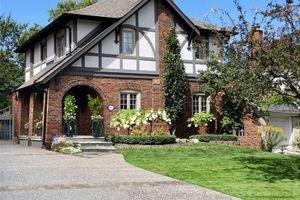 47 Lawrence Crescent — photo 1