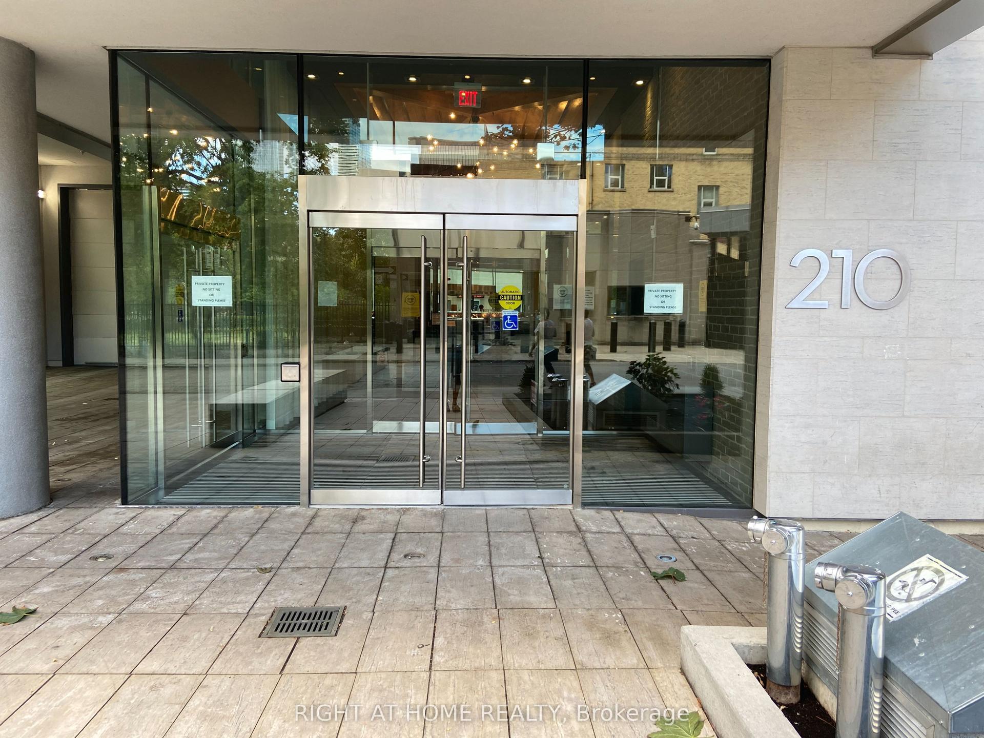210 Simcoe Street 802 #802, Toronto — Condo for lease, photo 1