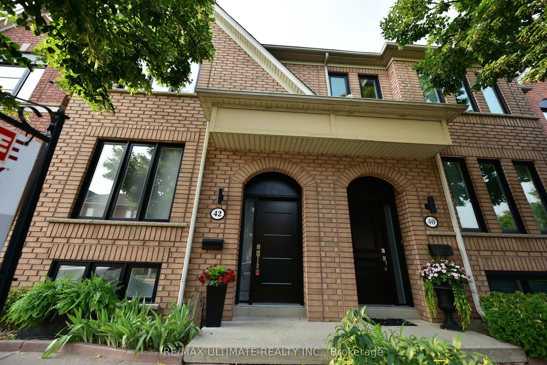 42 Viella Street, Toronto — Semi-Detached for lease, photo 1