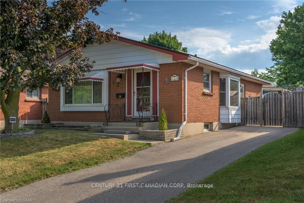 138 Harding Crescent, London South — Detached for sale, photo 1