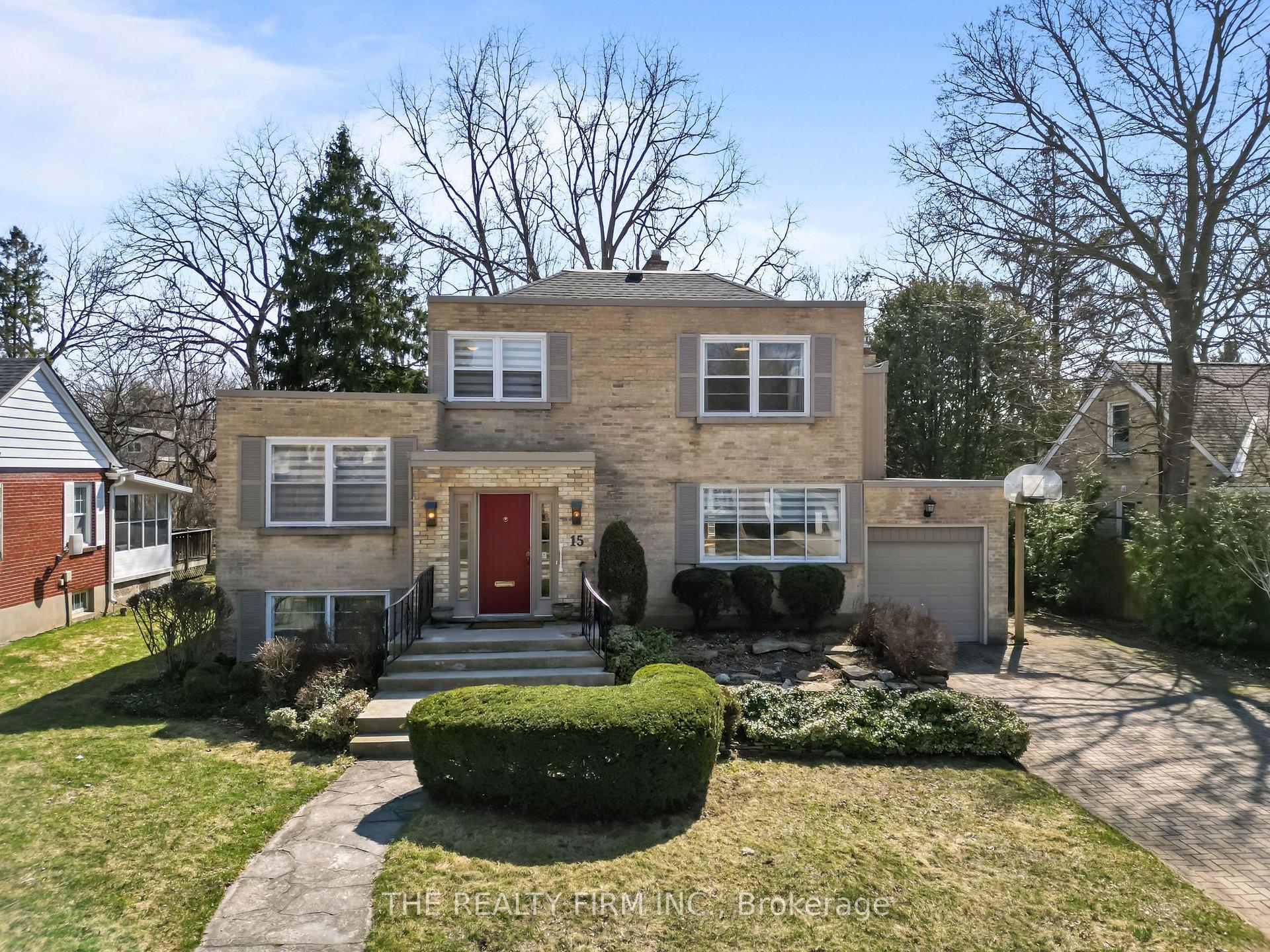 15 Mayfair Drive — photo 1