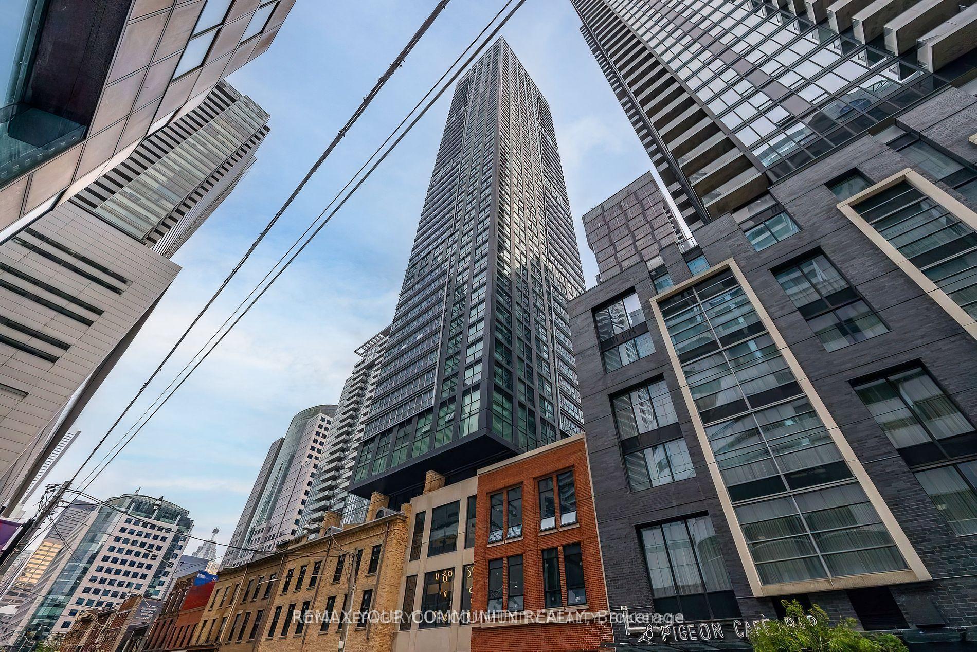 327 King Street W 2304 #2304 — photo 1