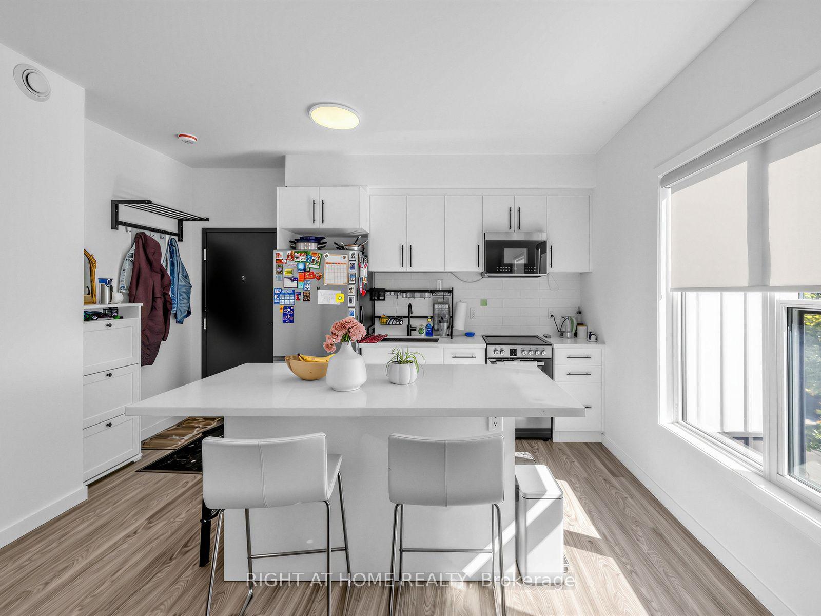 148 Glenlake Avenue 9 #9, Toronto — Detached for lease, photo 1