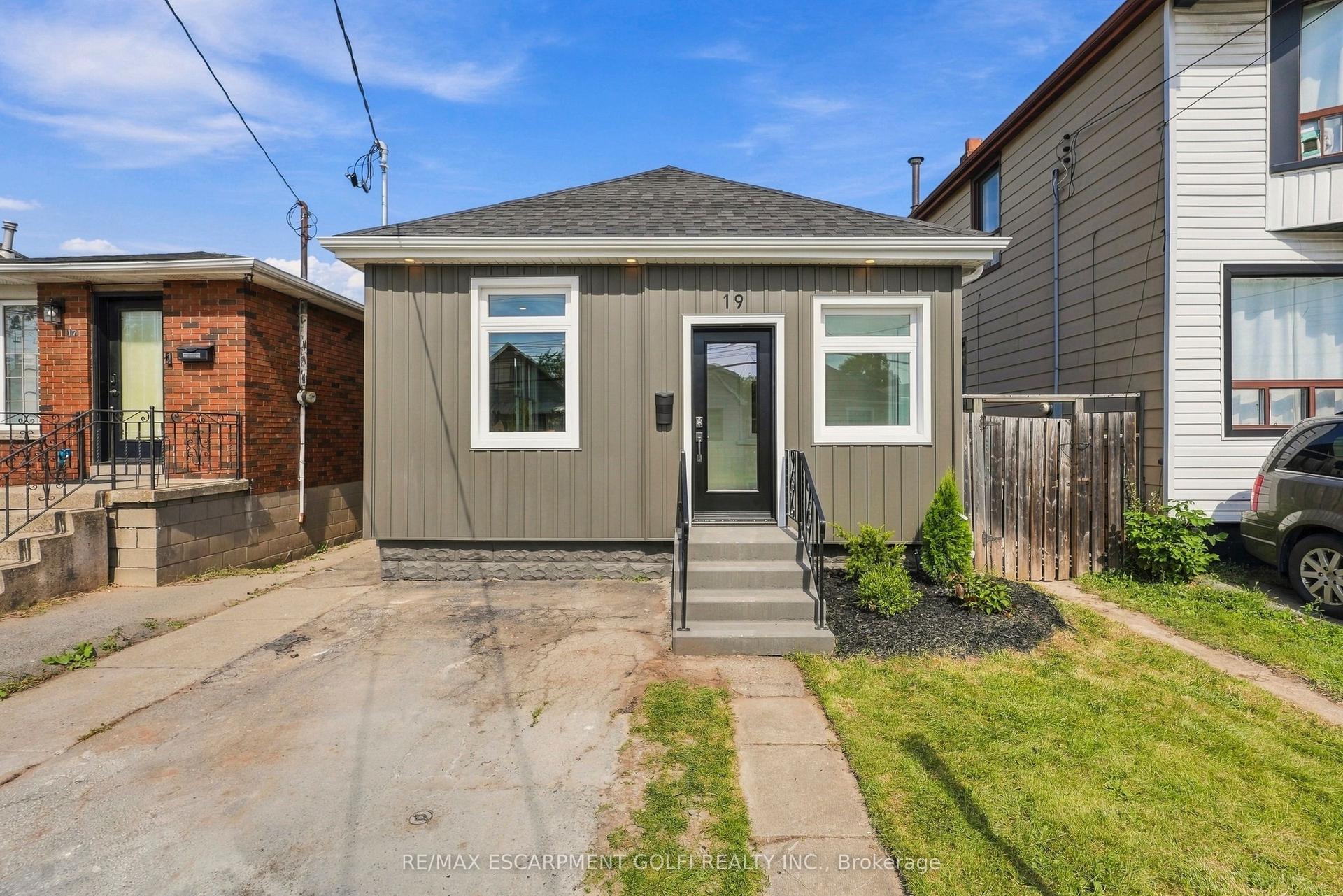19 Vansitmart Avenue, Hamilton — Detached for sale, photo 1