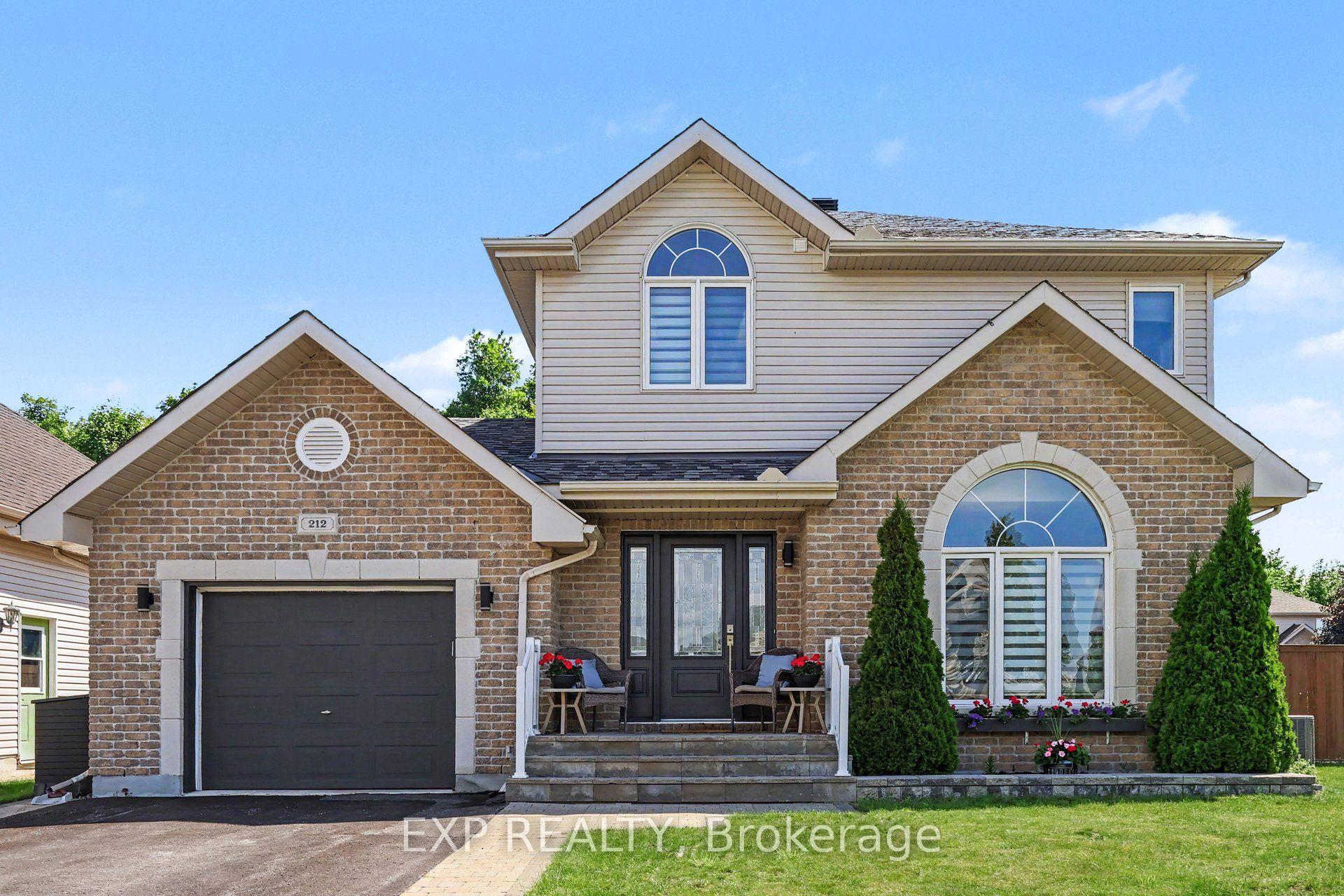 212 Jasper Crescent — photo 1