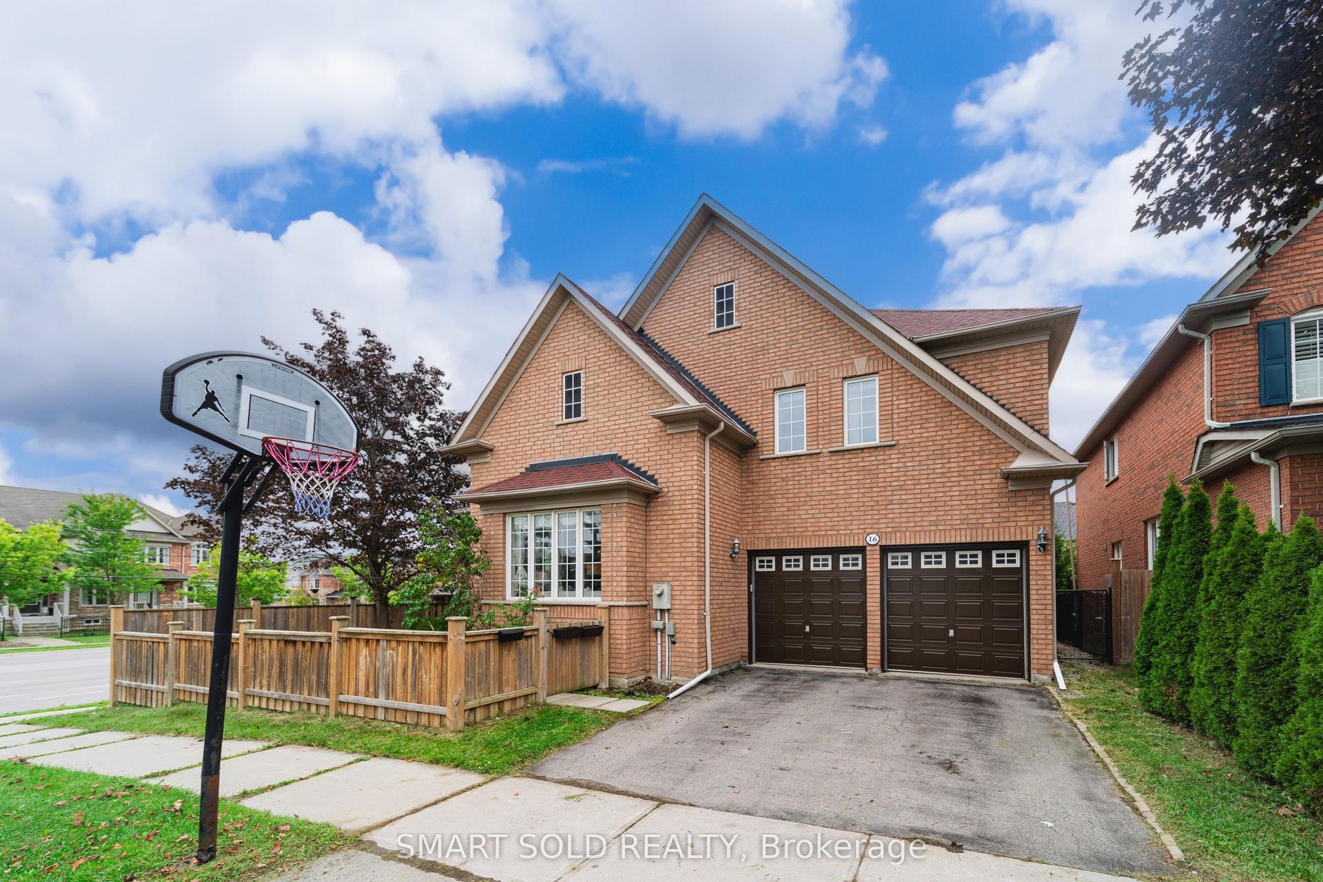 16 Courtney Crescent, Richmond Hill — Detached for sale, photo 1