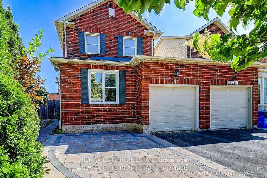 2032 Glenada Crescent — photo 1