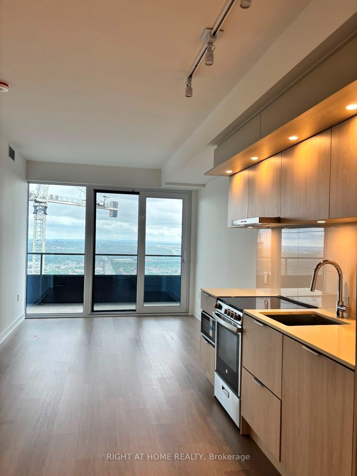 448 Burnhamthorpe Rd W Road 4812 #4812, Mississauga — Condo for lease, photo 1