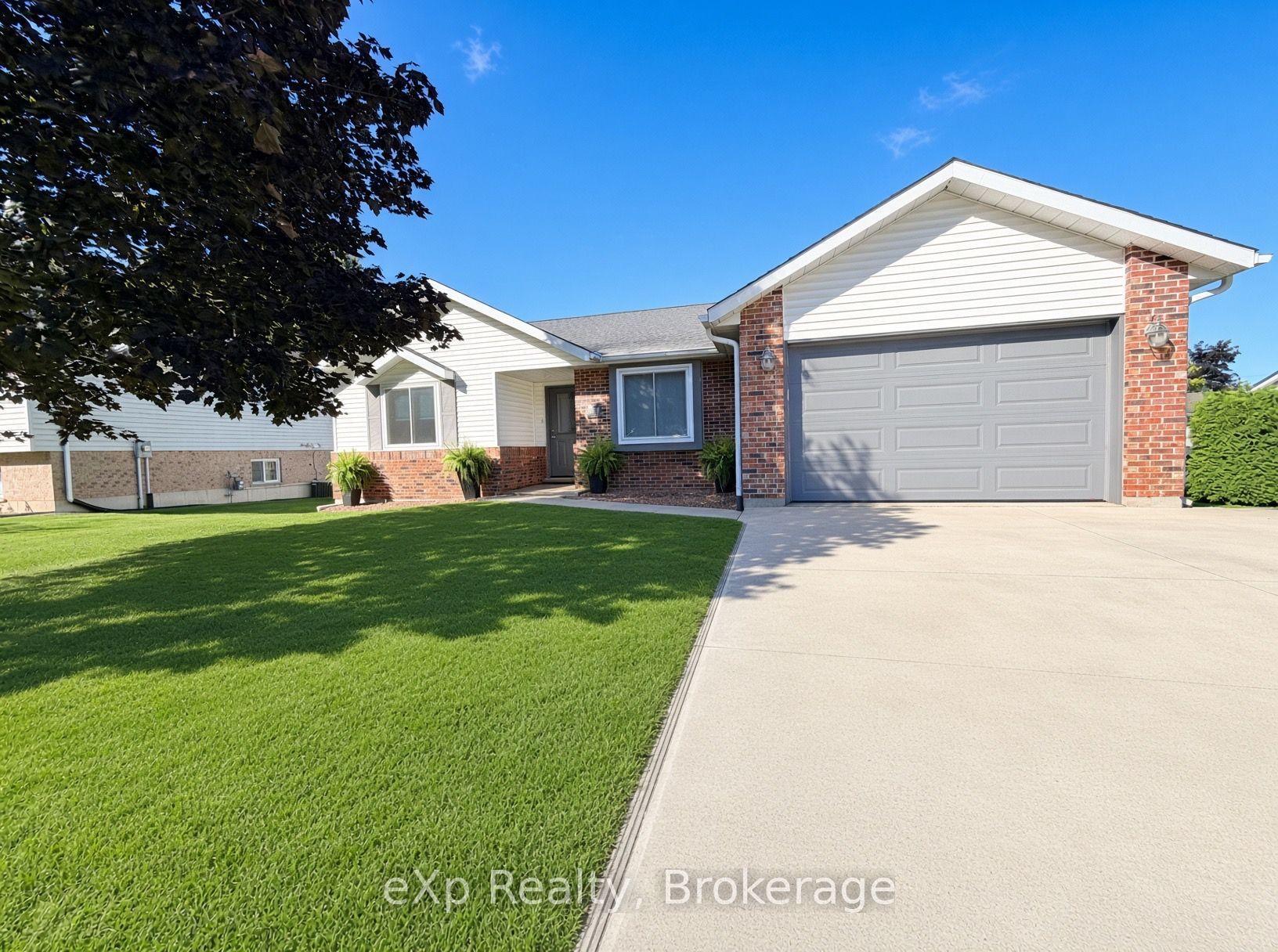 23 Willow Street, Brockton — Detached for sale, photo 1