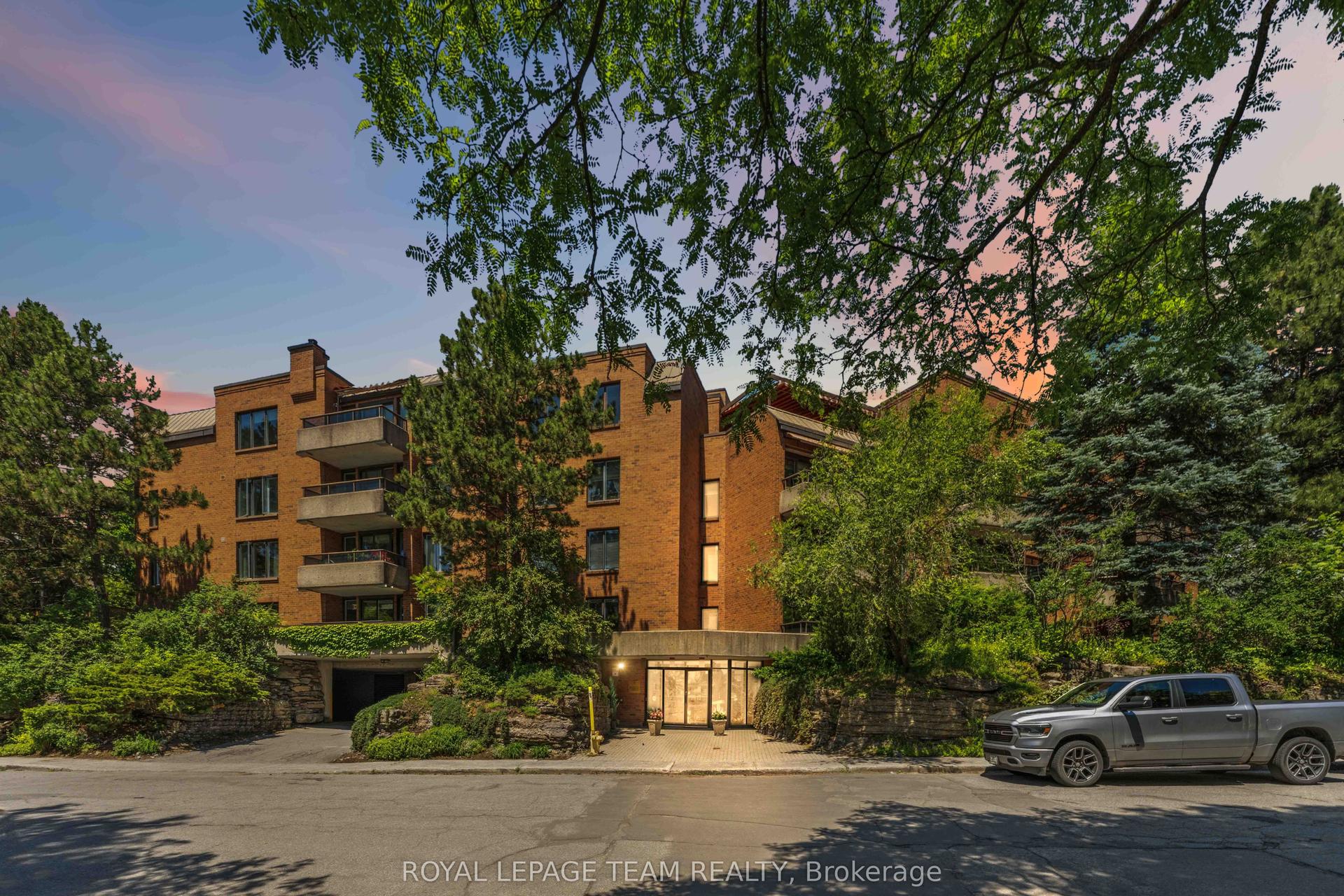 7 Kippewa Drive 301 #301, Dows Lake - Civic Hospital and Area — Condo for sale, photo 1