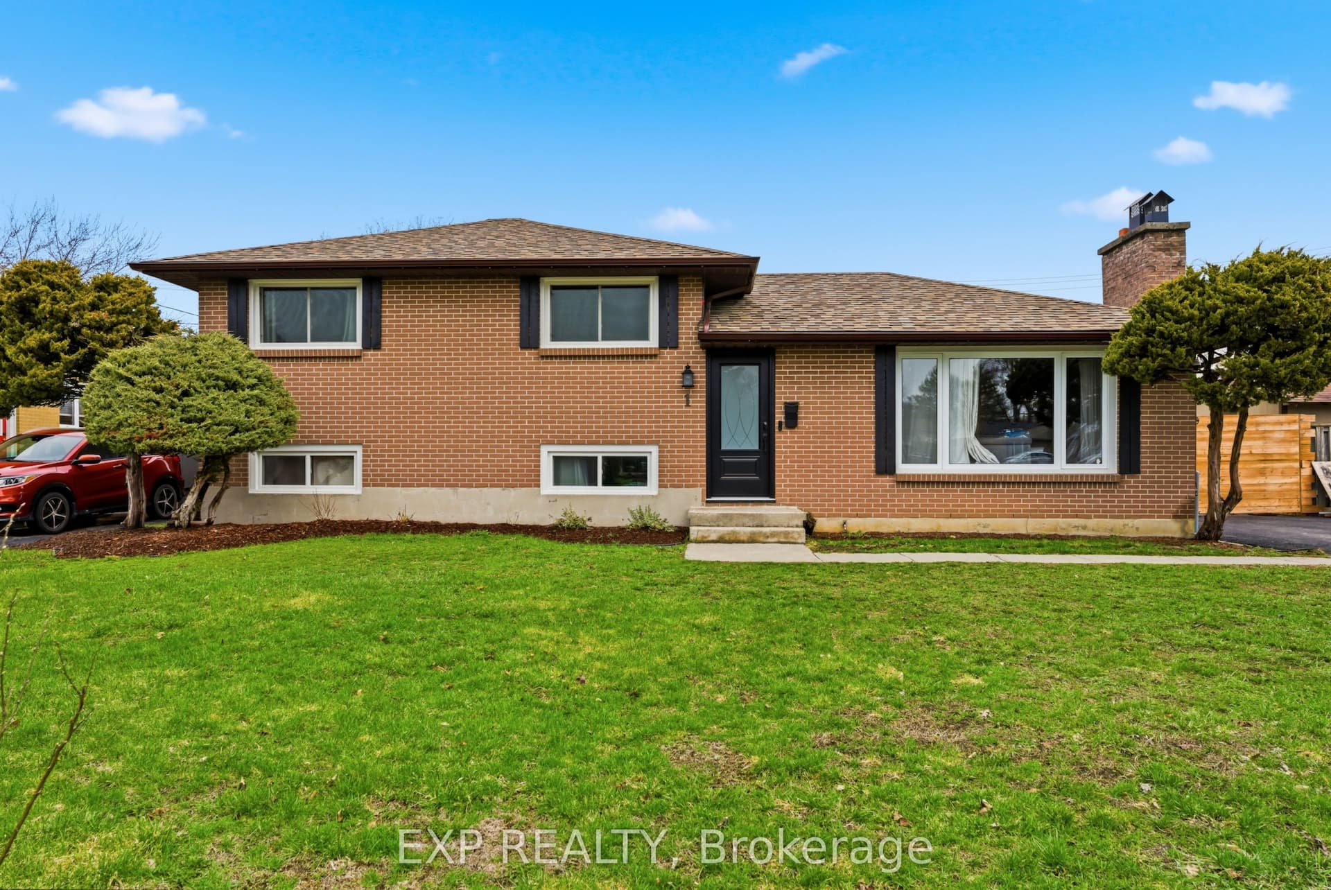 1 Nelles Avenue — photo 1