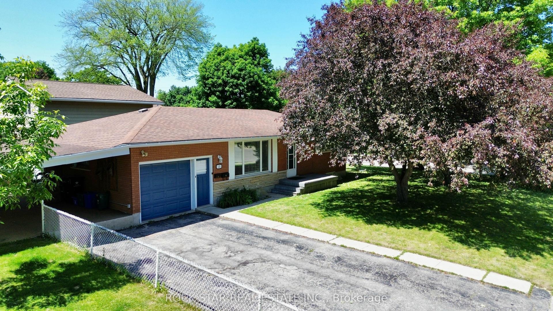 27 Elizabeth Street — photo 1