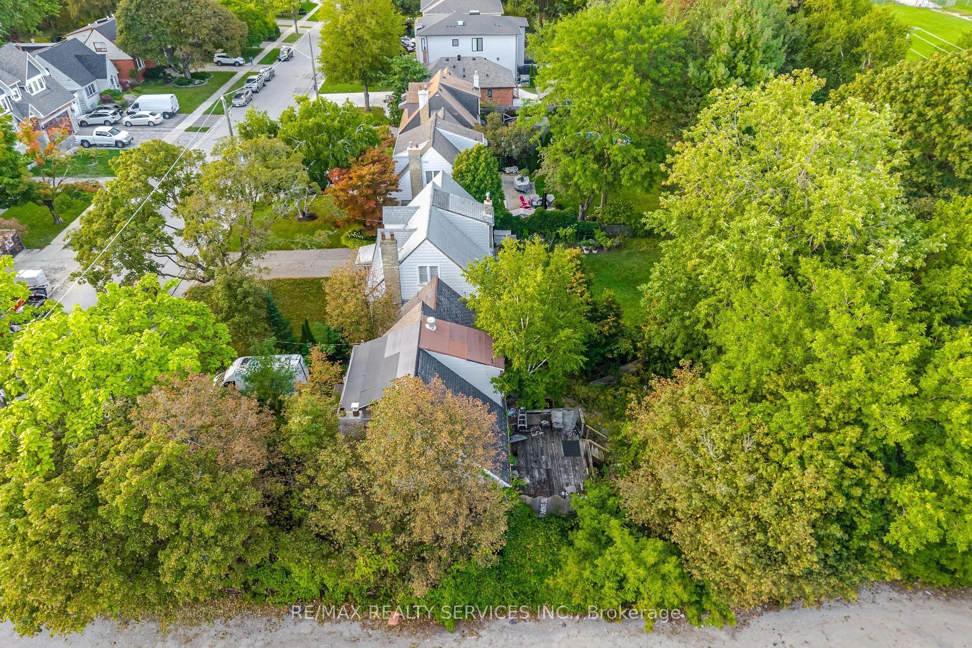 7 Ashbourne Drive, Toronto — Detached for sale, photo 1