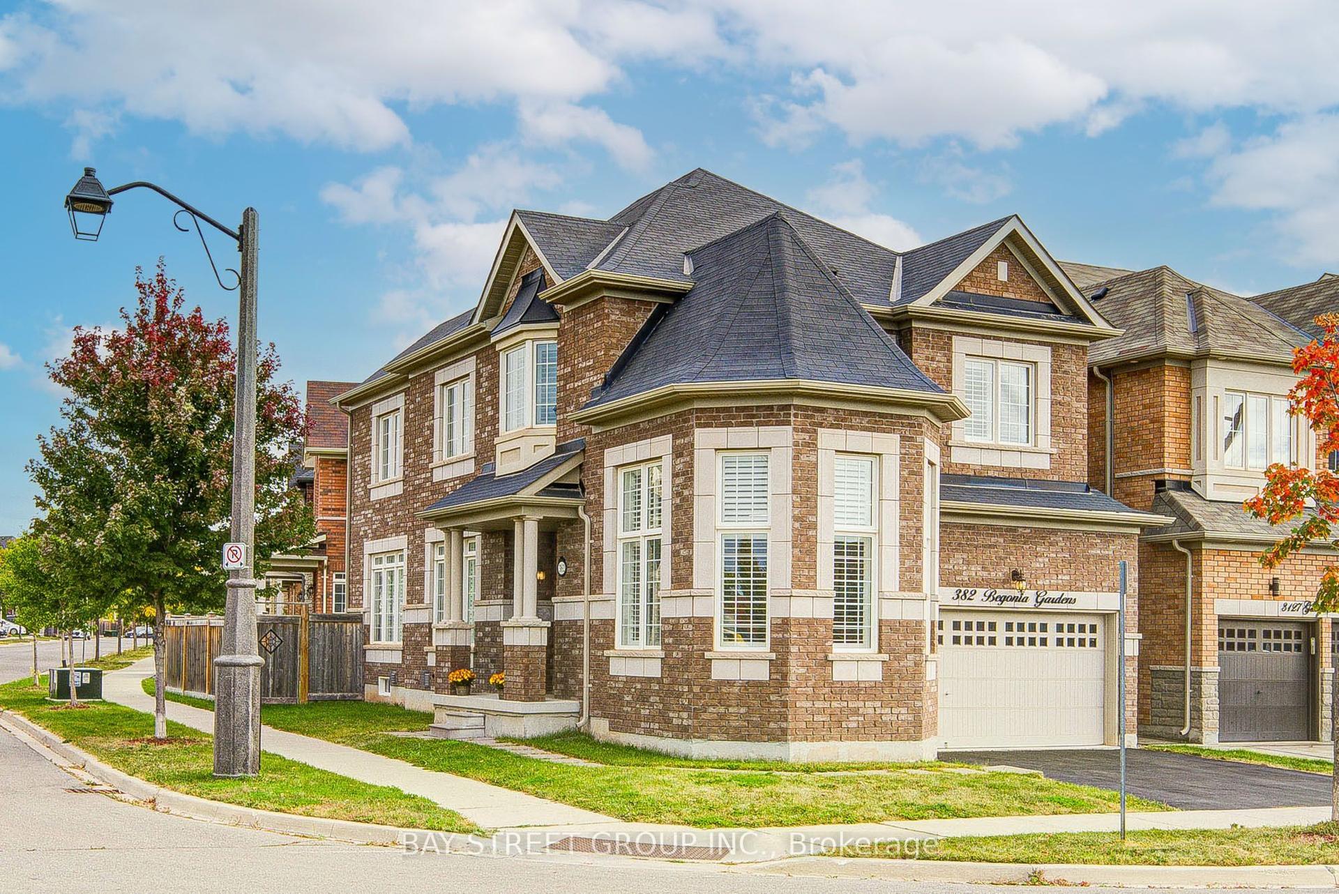 382 Begonia Gardens, Oakville — Detached for sale, photo 1