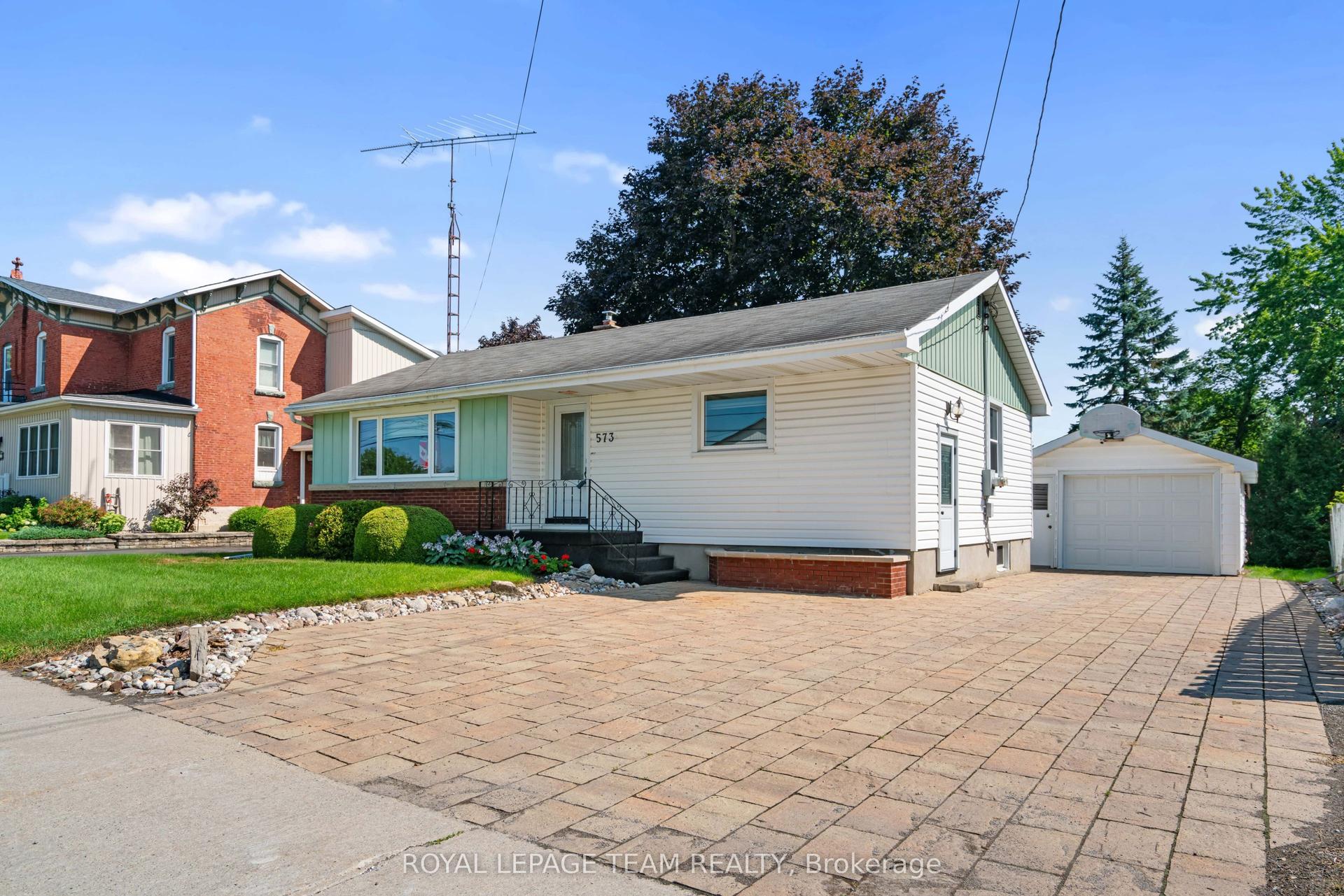 573 St Lawrence Street, North Dundas — Detached for sale, photo 1