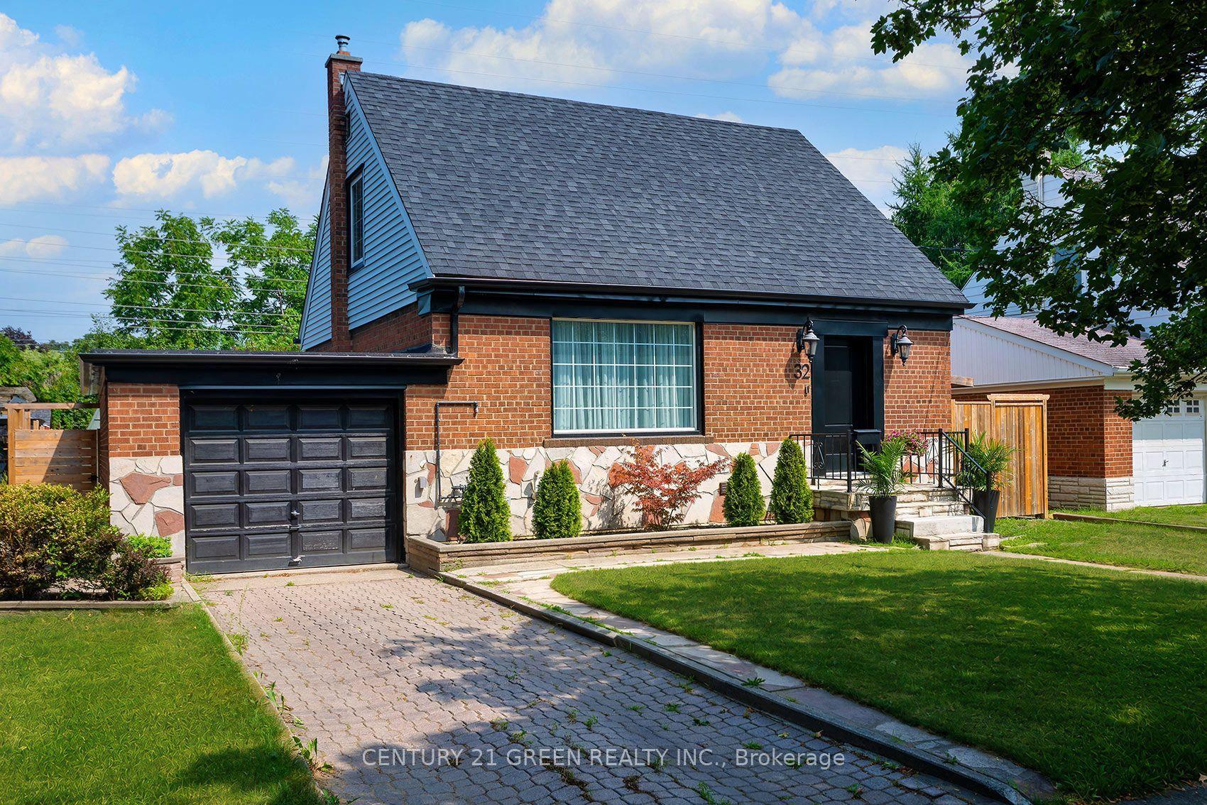 32 Castlebar Road, Toronto — Detached for sale, photo 1