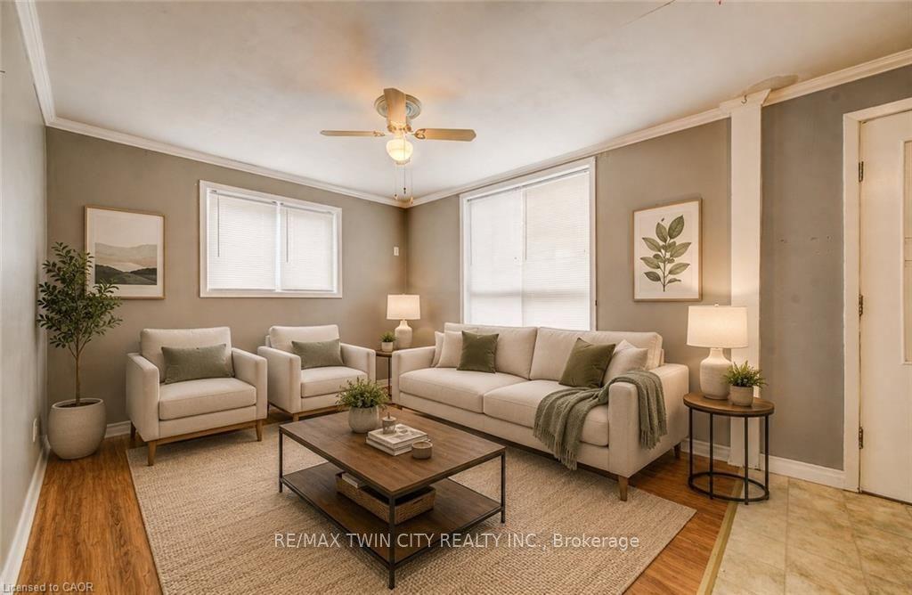 698 King Street W, Kitchener — Detached for sale, photo 1