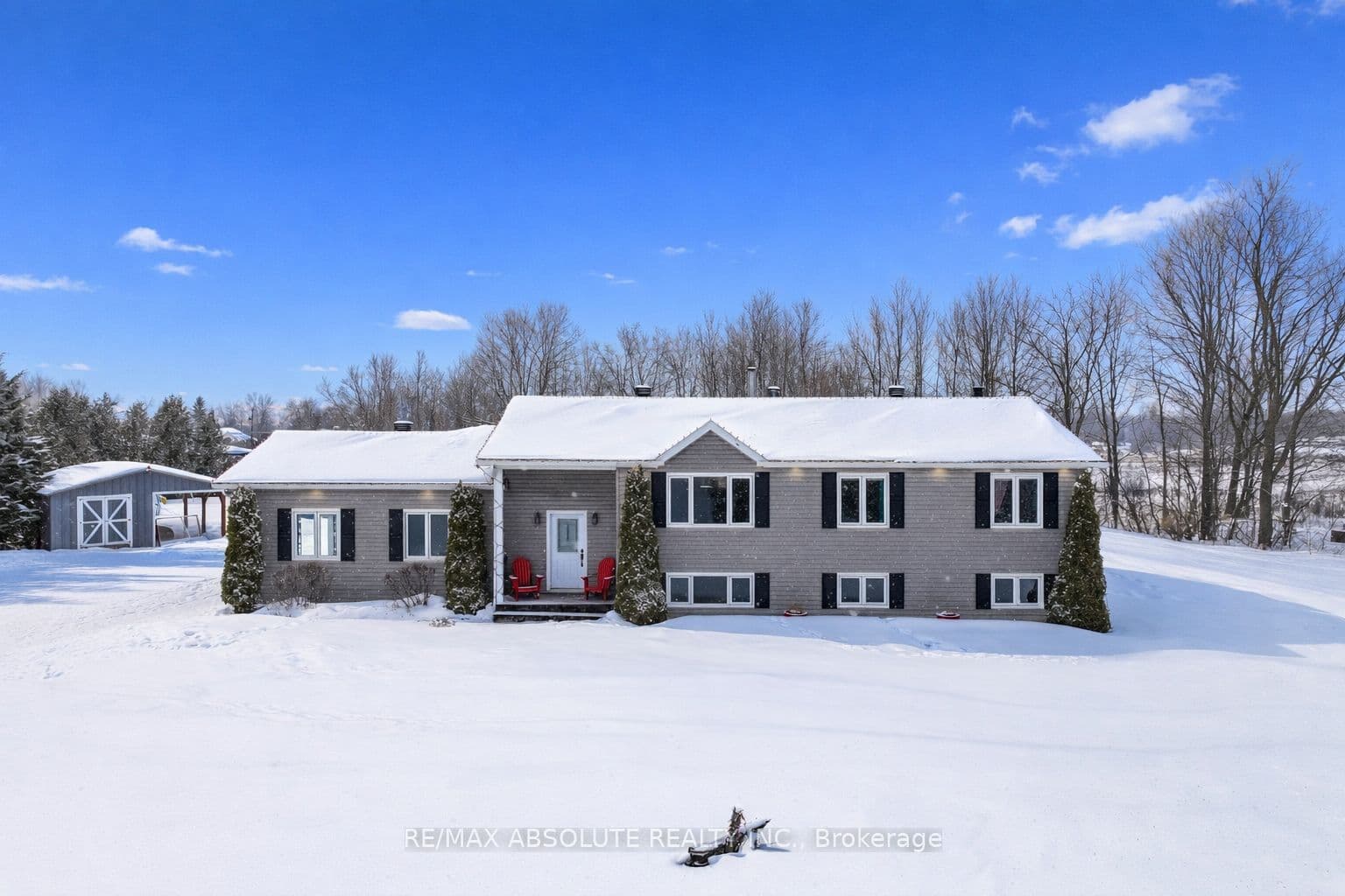 7 Rachelle Crescent — photo 1