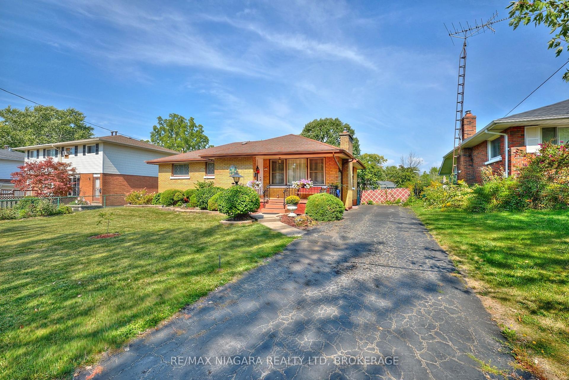316 Bowen Road — photo 1