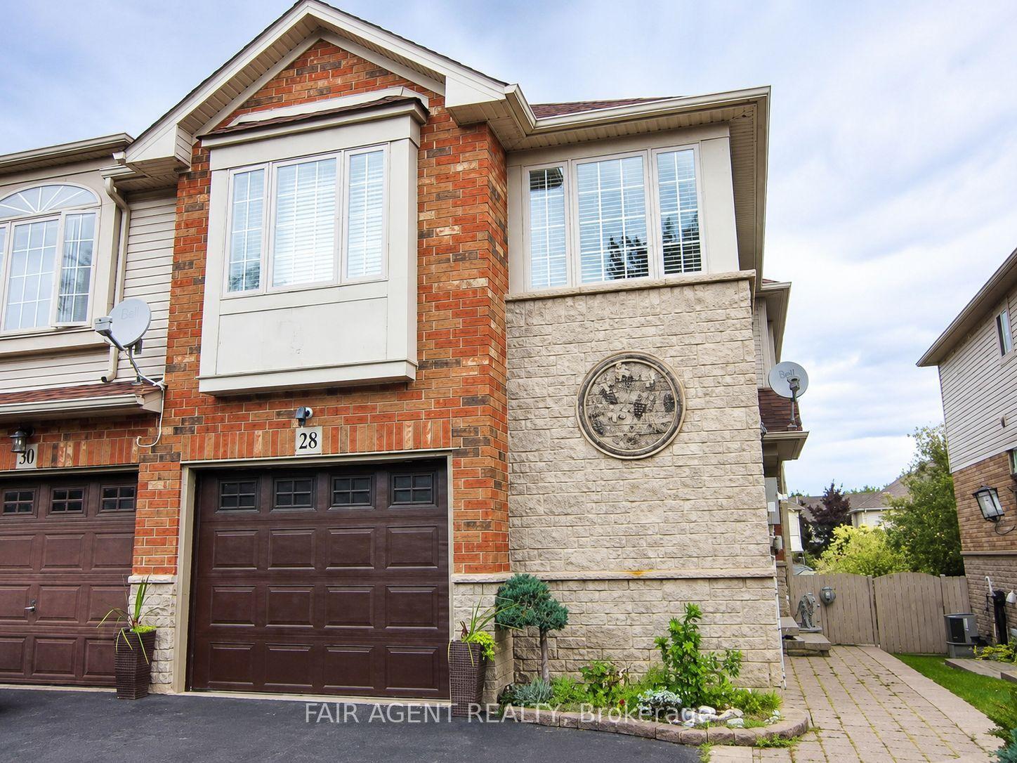 28 Elderberry Avenue, Grimsby — Townhouse for sale, photo 1