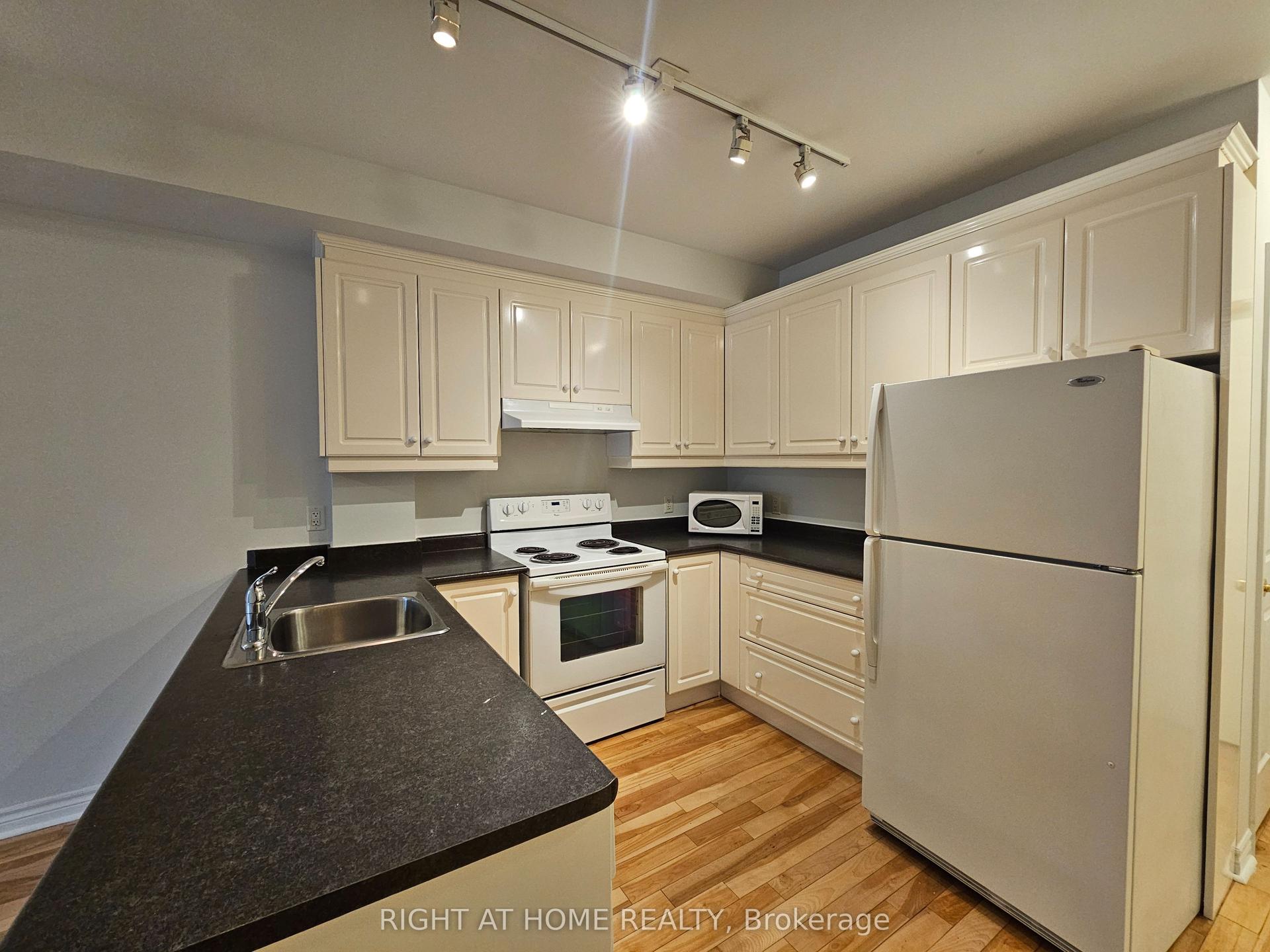 648A Yonge Street 203 #203, Toronto — Multiplex for lease, photo 1