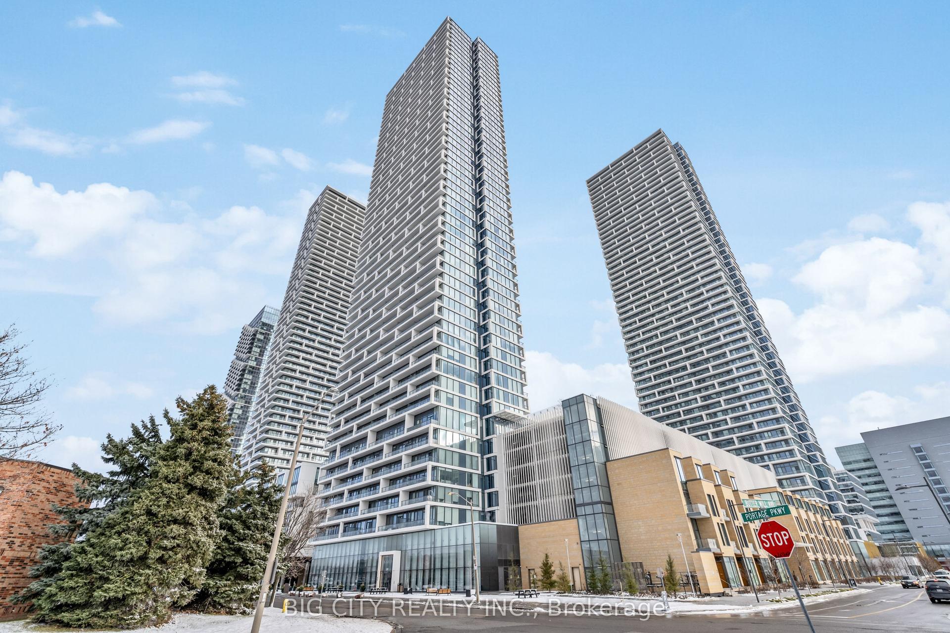 898 Portage Parkway 2211 #2211, Vaughan — Condo for lease, photo 1