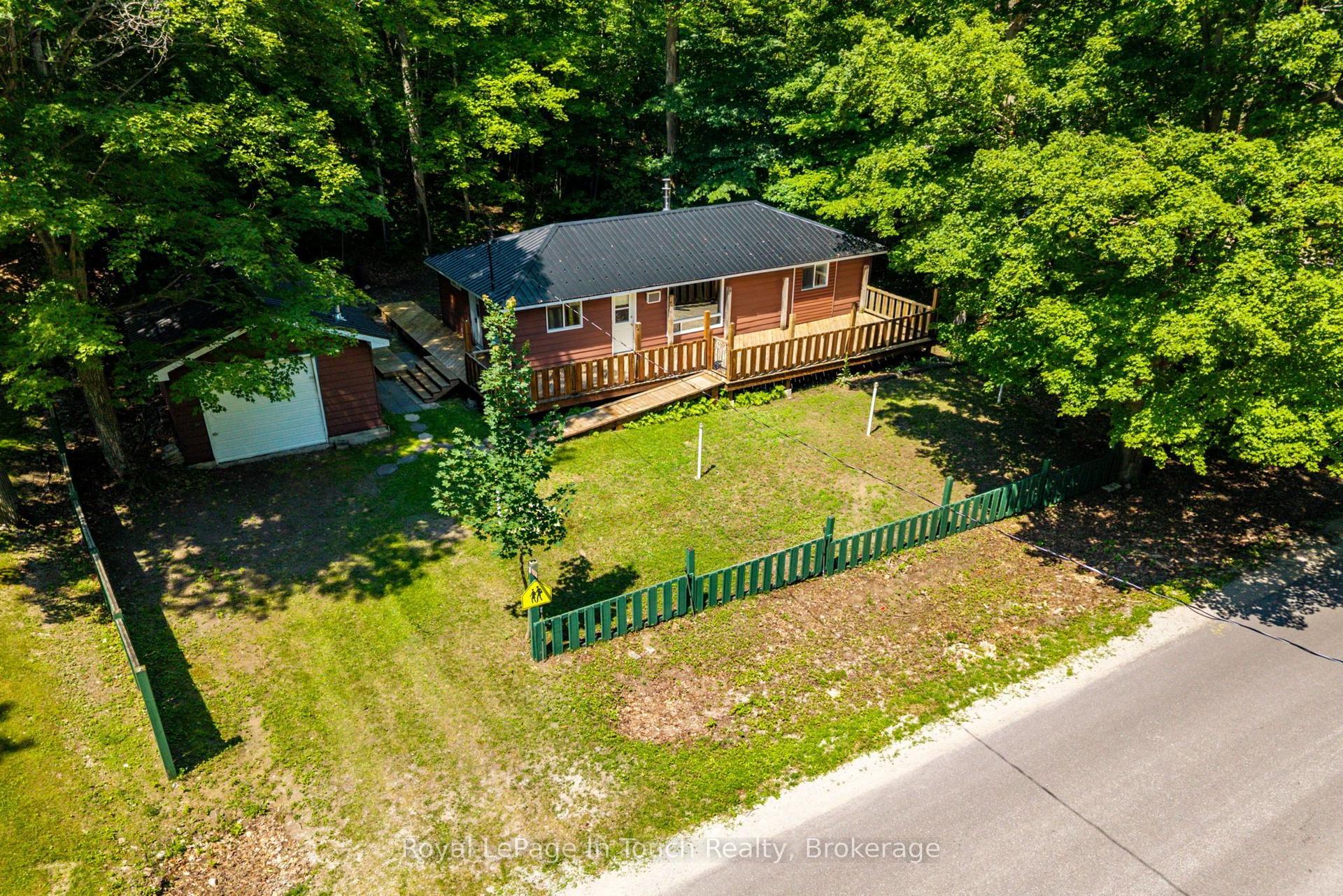 1558 Champlain Road, Tiny — Detached for sale, photo 1