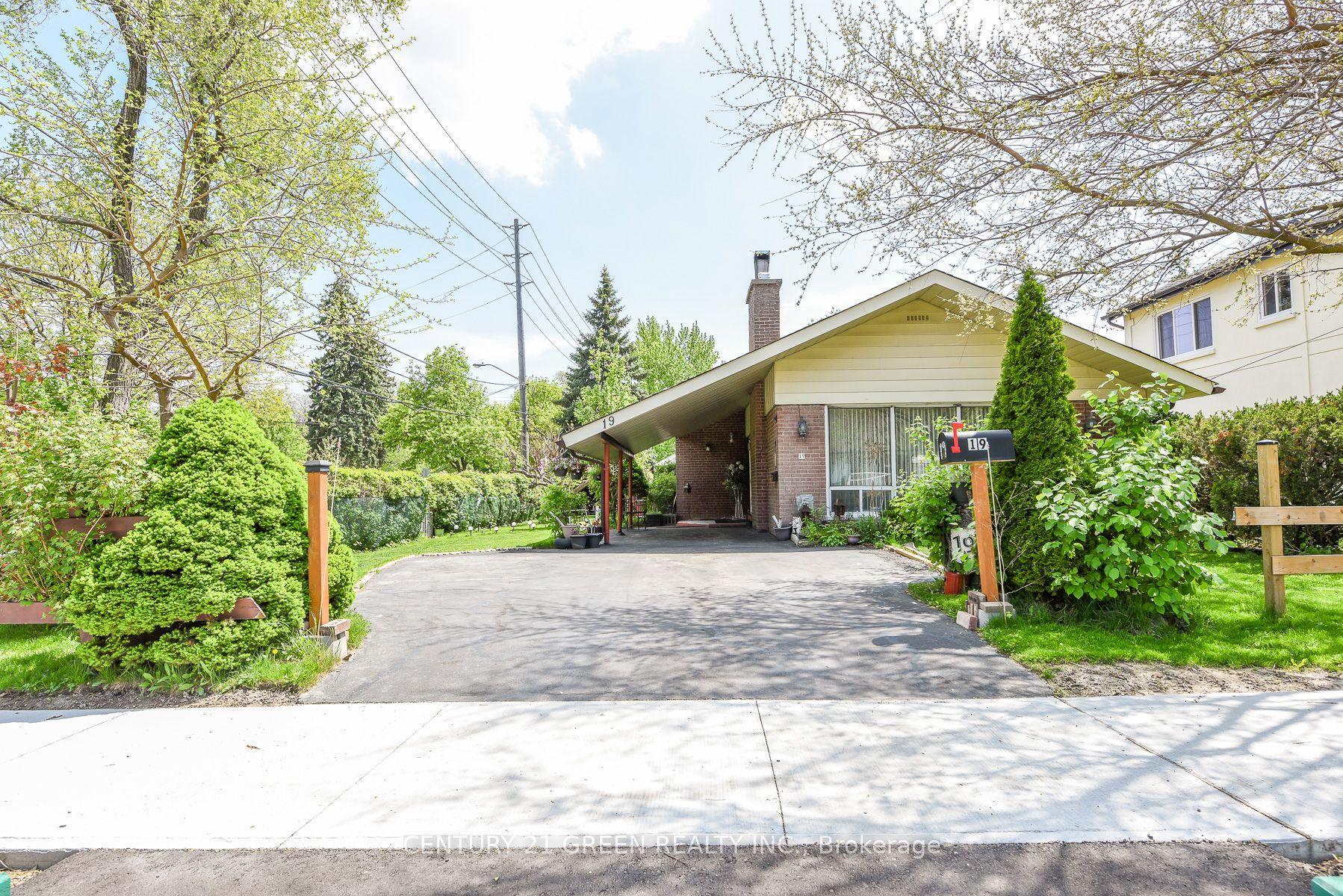 19 Eriksdale Road — photo 1