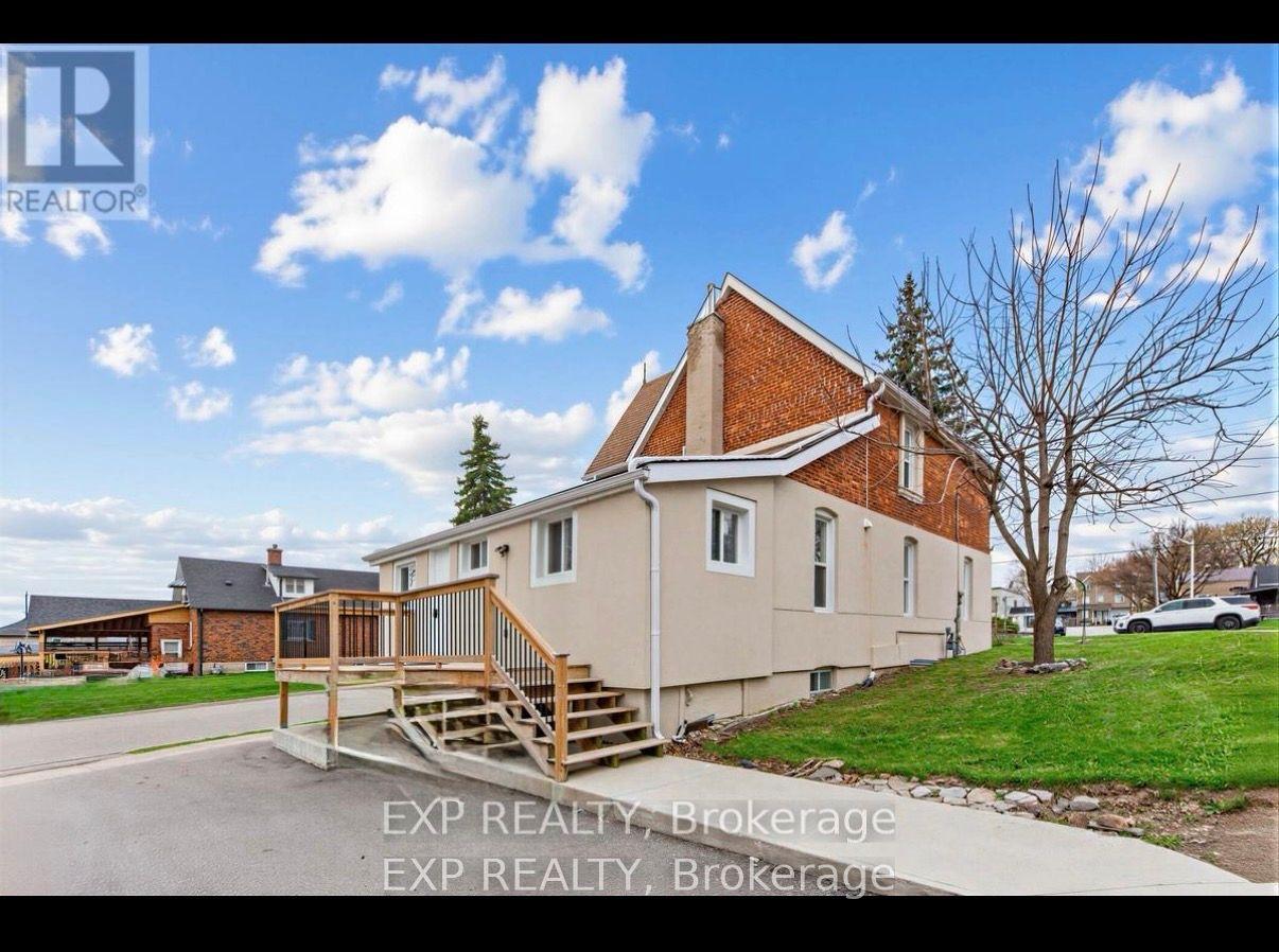 79 Barrie Street E — photo 1