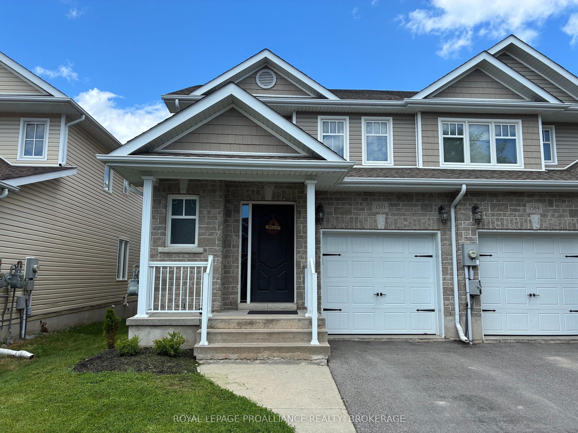 1571 Crimson Crescent — photo 1