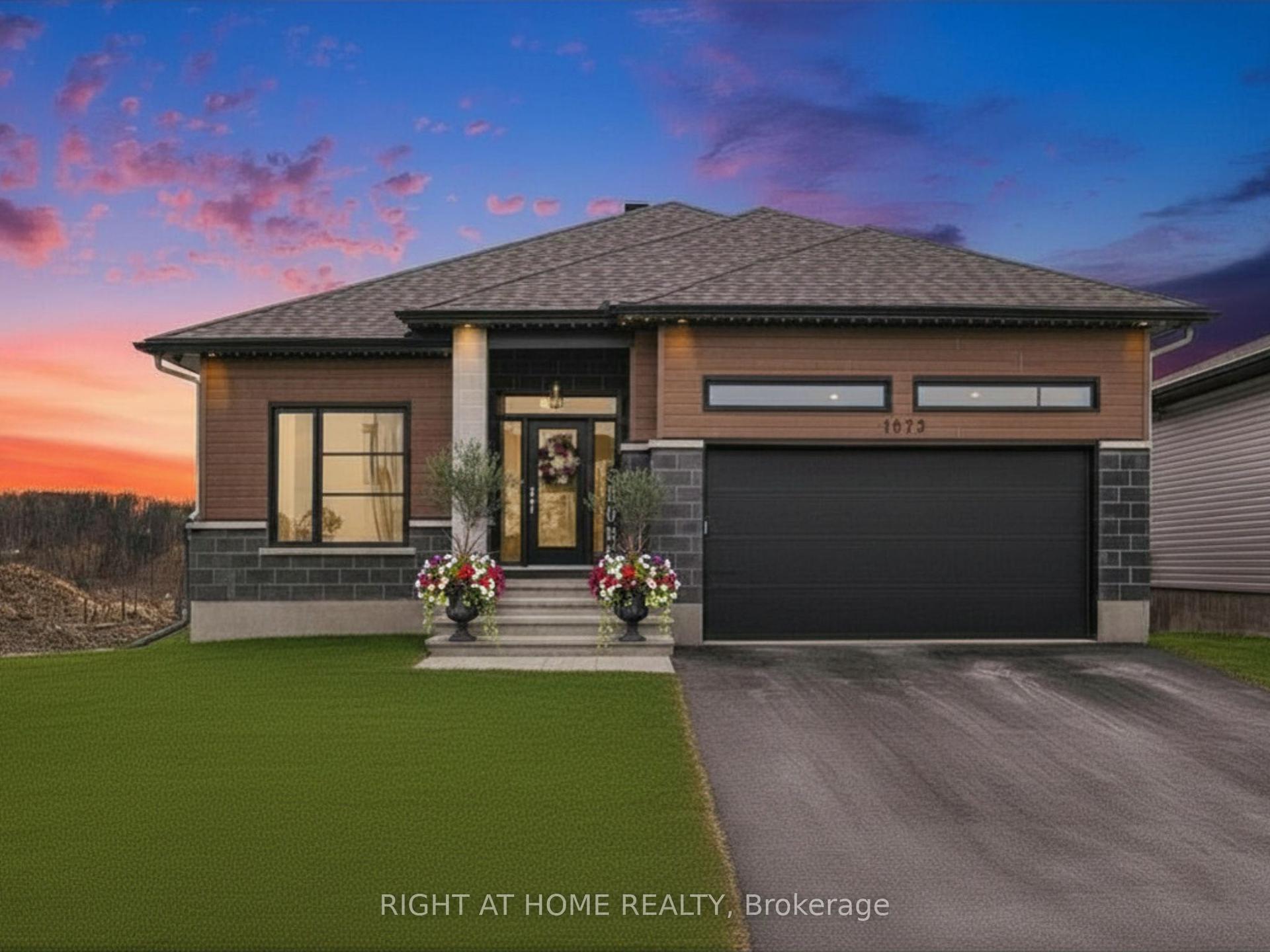1073 Diamond Street — photo 1